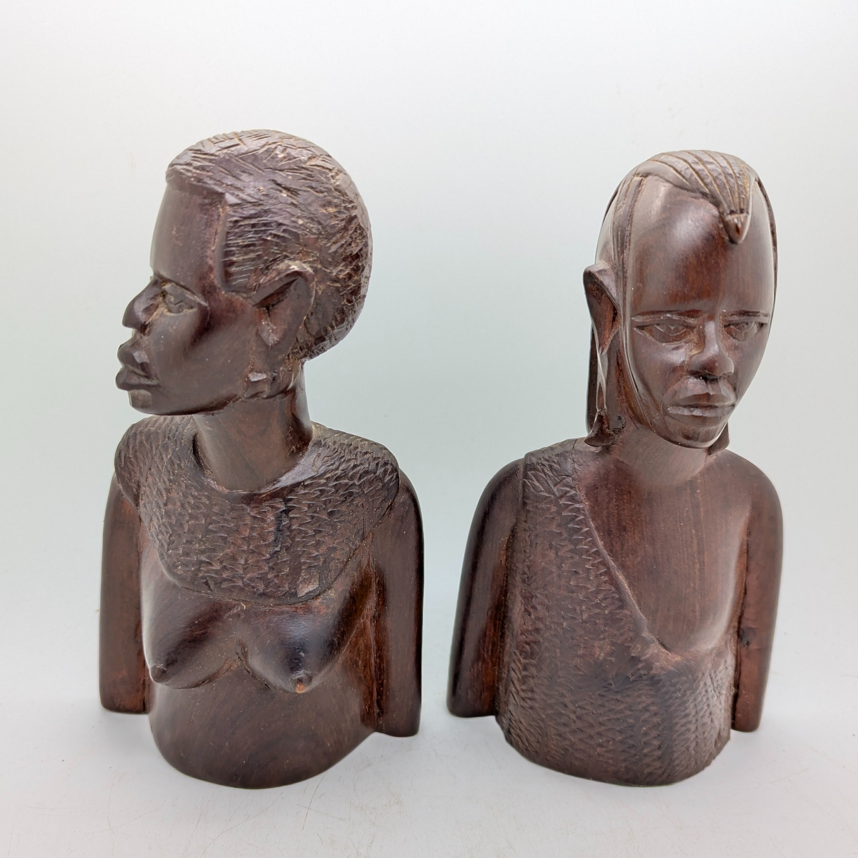 Lot de 2 bustes en bois sculpté couple africain H: 19cm - Photo 1