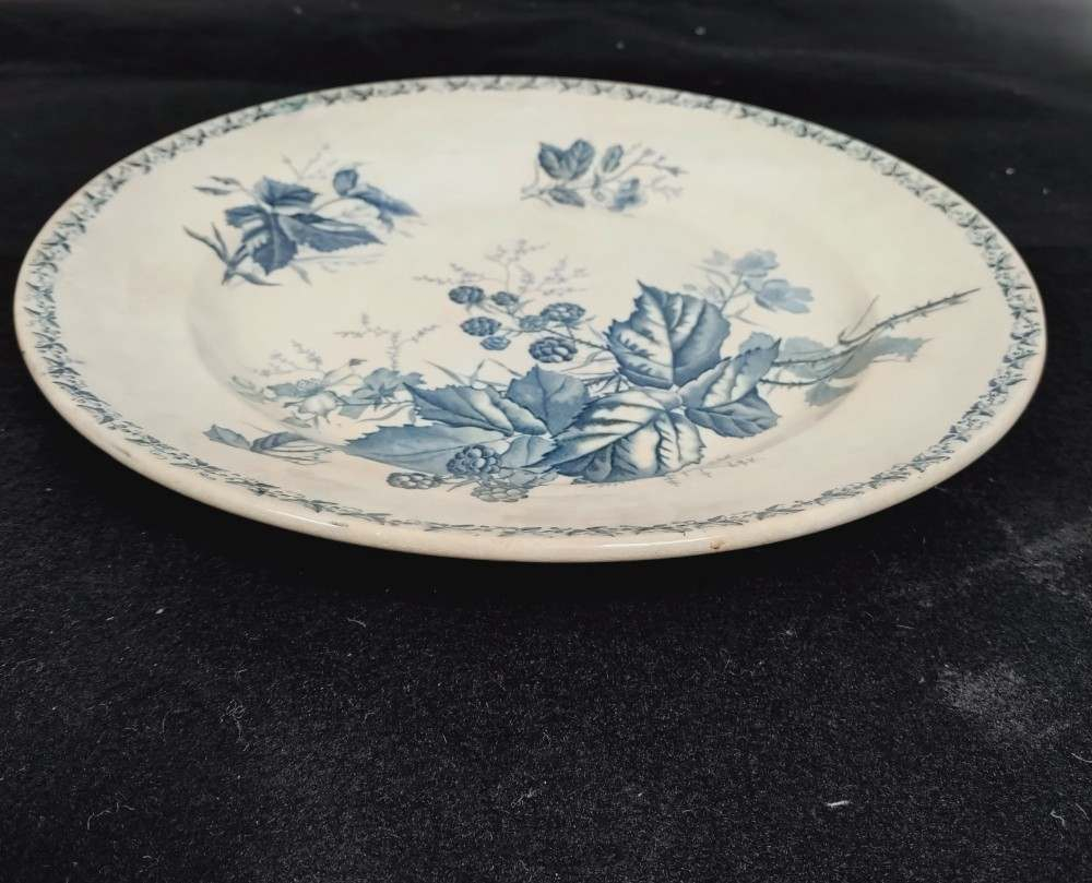 Voir photo 6 de Grande assiette plate ancienne Badonviller modèle mûre. Grande assiette plate ancienne Badonviller modèle mûre. Bon état - Vue 6 -