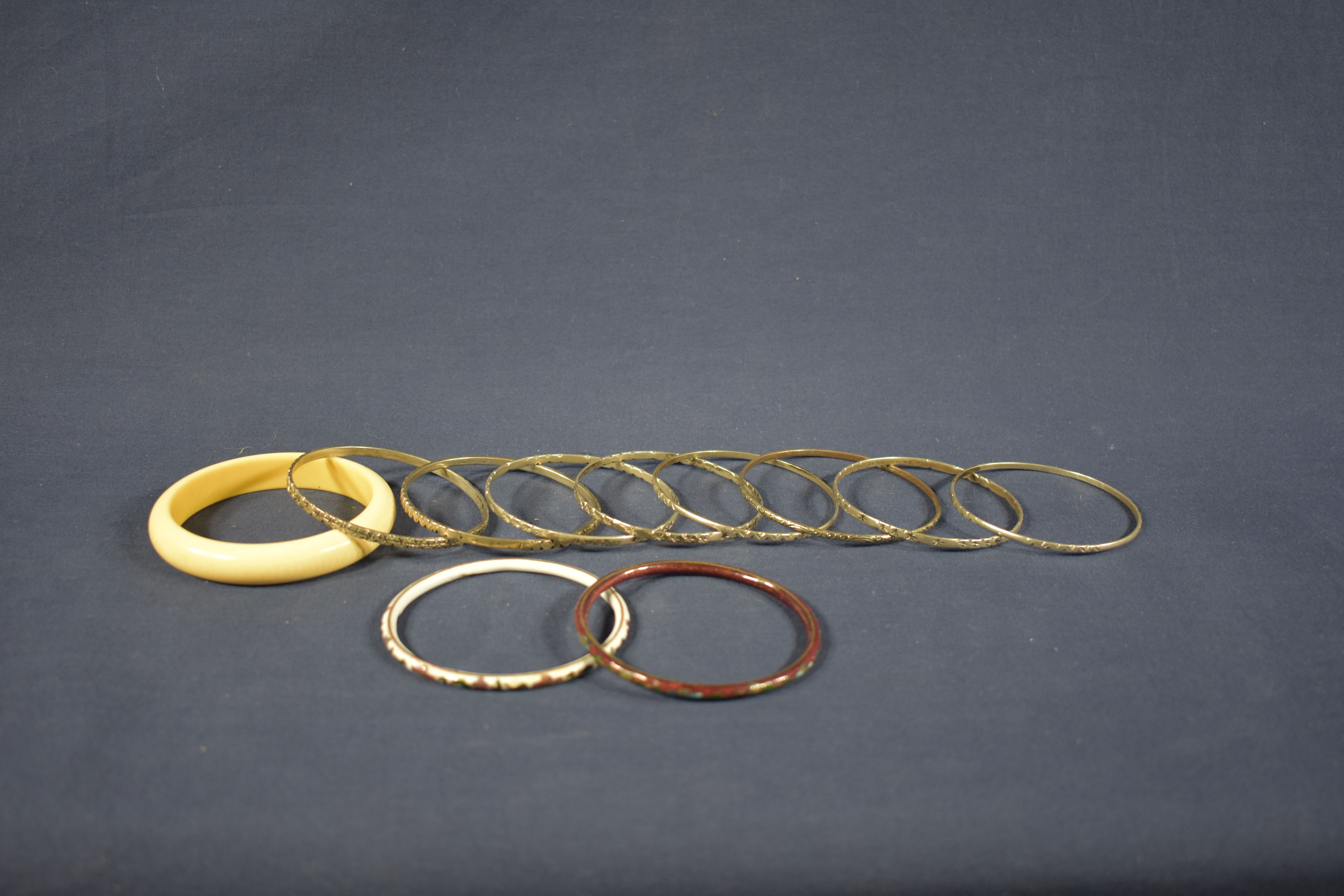 Lot de bracelets (1 semainier + 1 en os + 2 émaillés) Bon état - Vue 2 - 