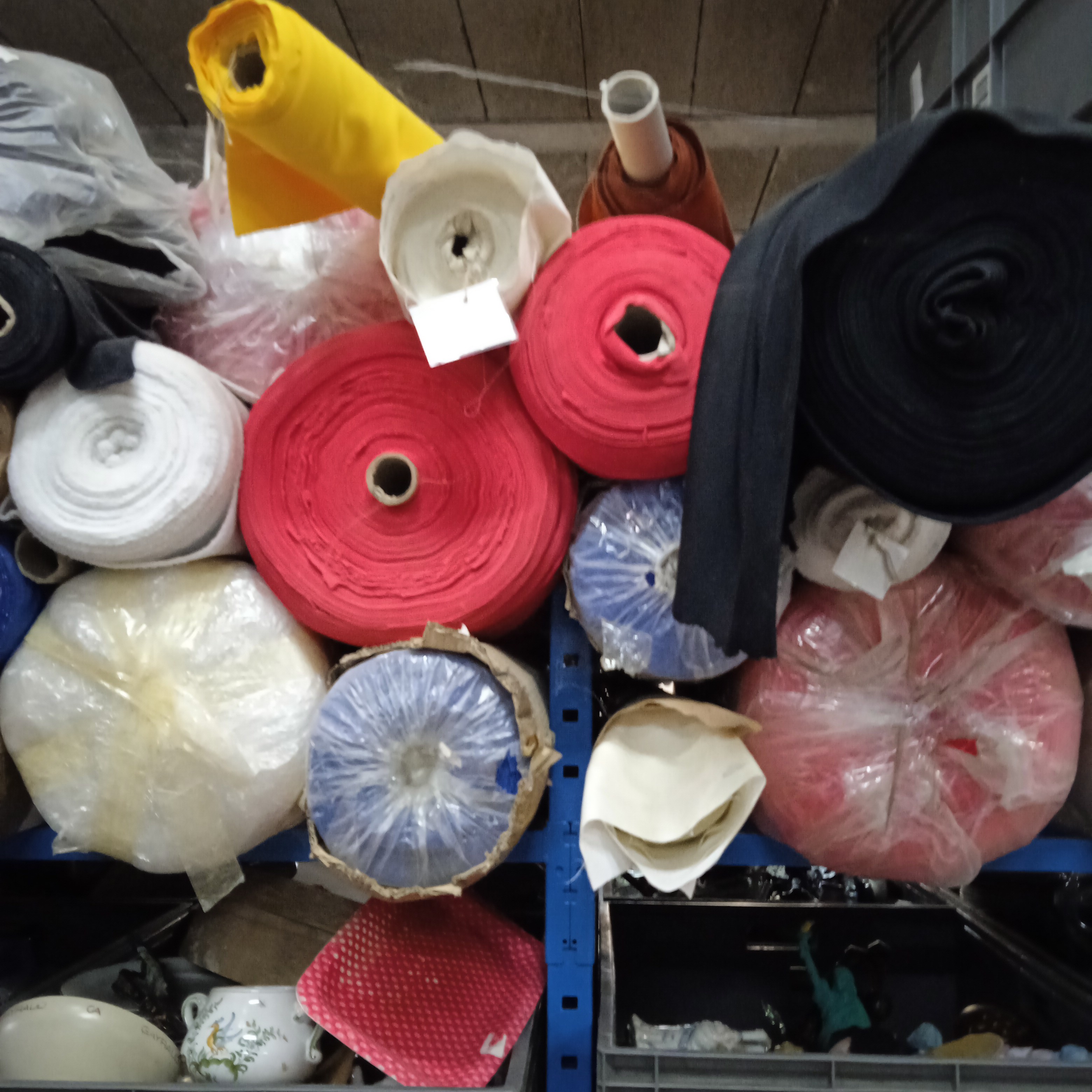 Tissu venant d'entreprise de Textile, blousons moto Lot de +20 rouleaux Bon état - Vue 3 - 