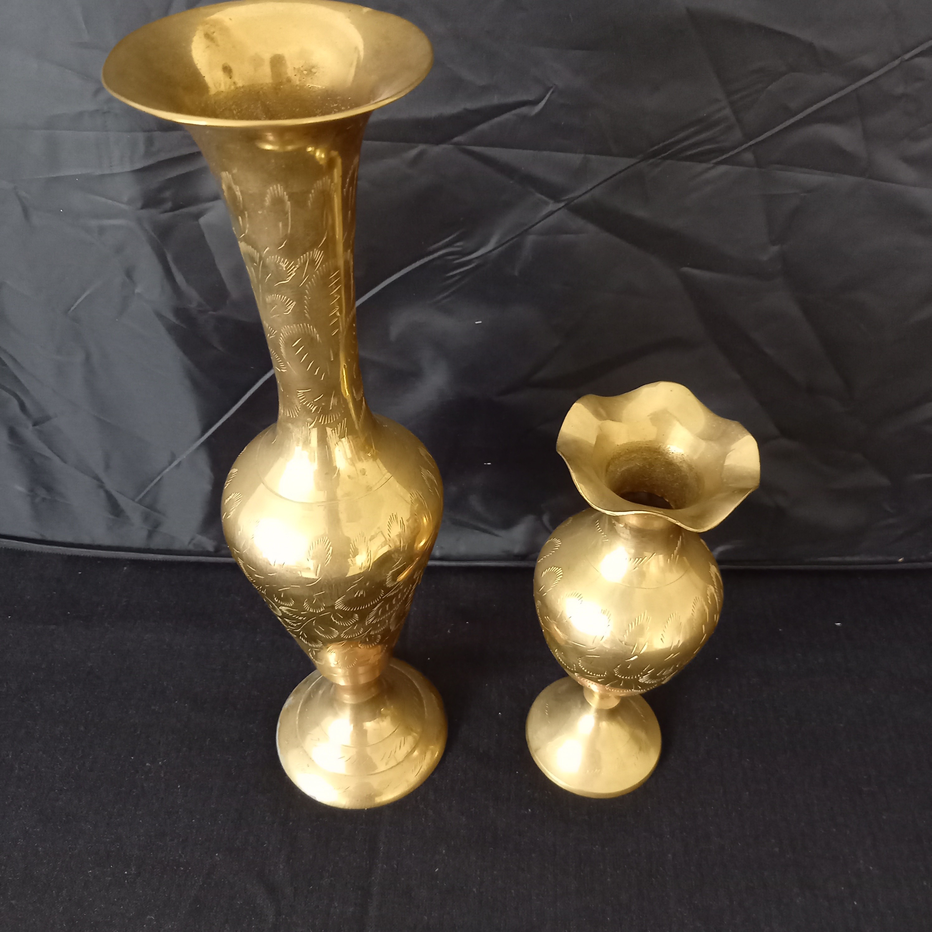 Voir photo 2 de 2 Vases classiques vintage en laiton. 2 Vases classiques vintage en laiton. Bon état - Vue 2 -