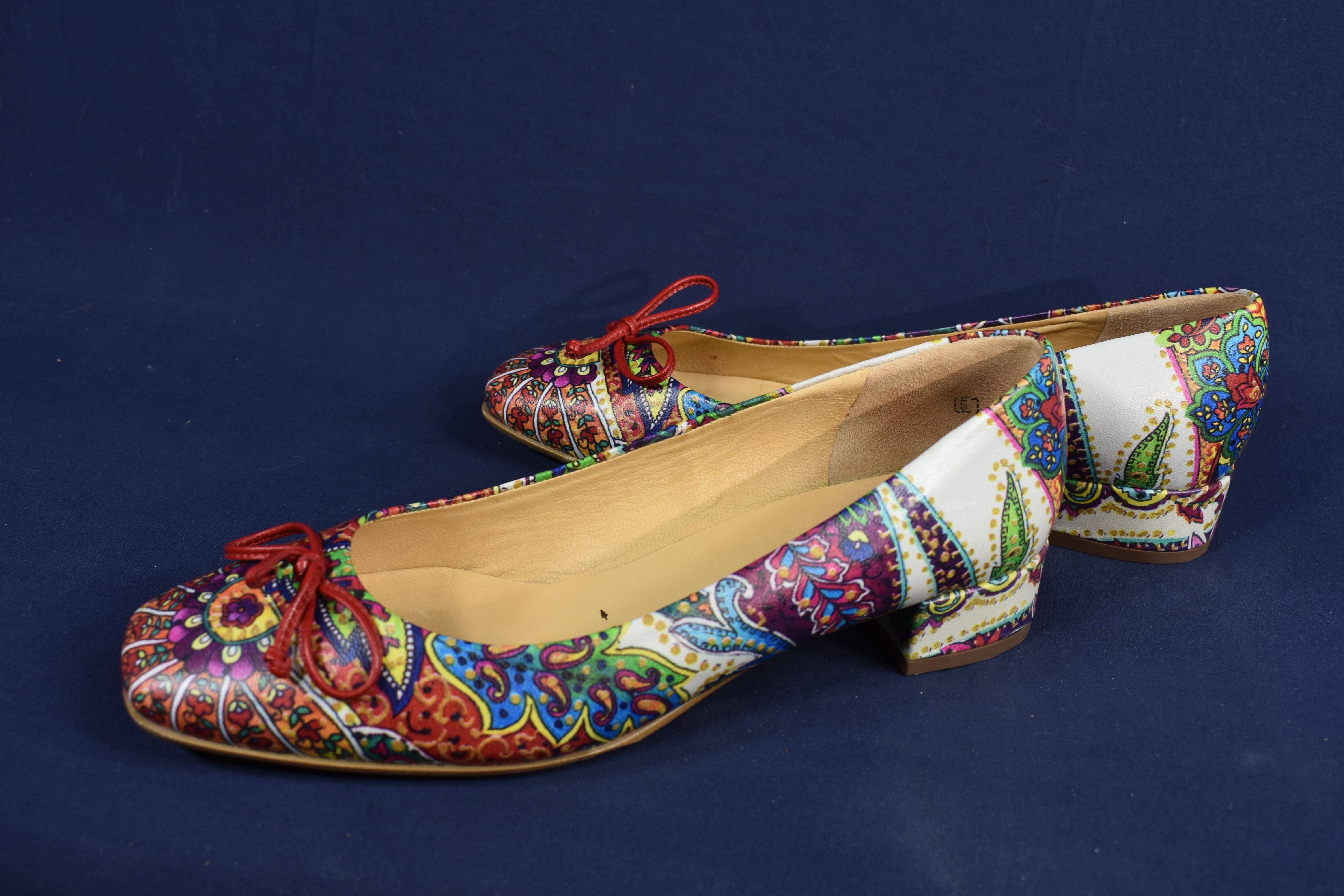 Ballerines cuir, motif floral multicolore, Peter Kaiser, talon 3 cm, taille' 5 ( 38 ). - Photo 2