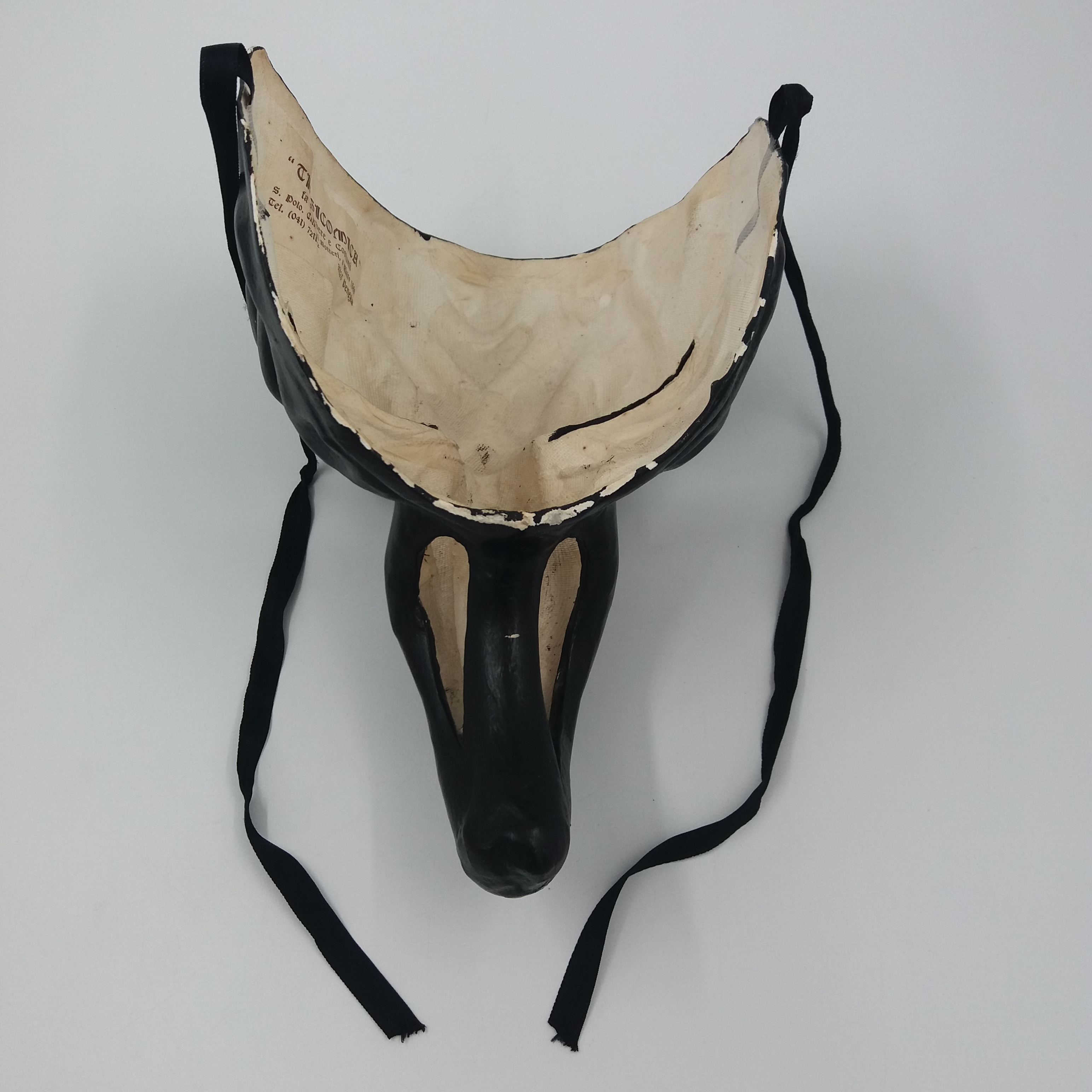  Masque de polichinelle papier maché noir 