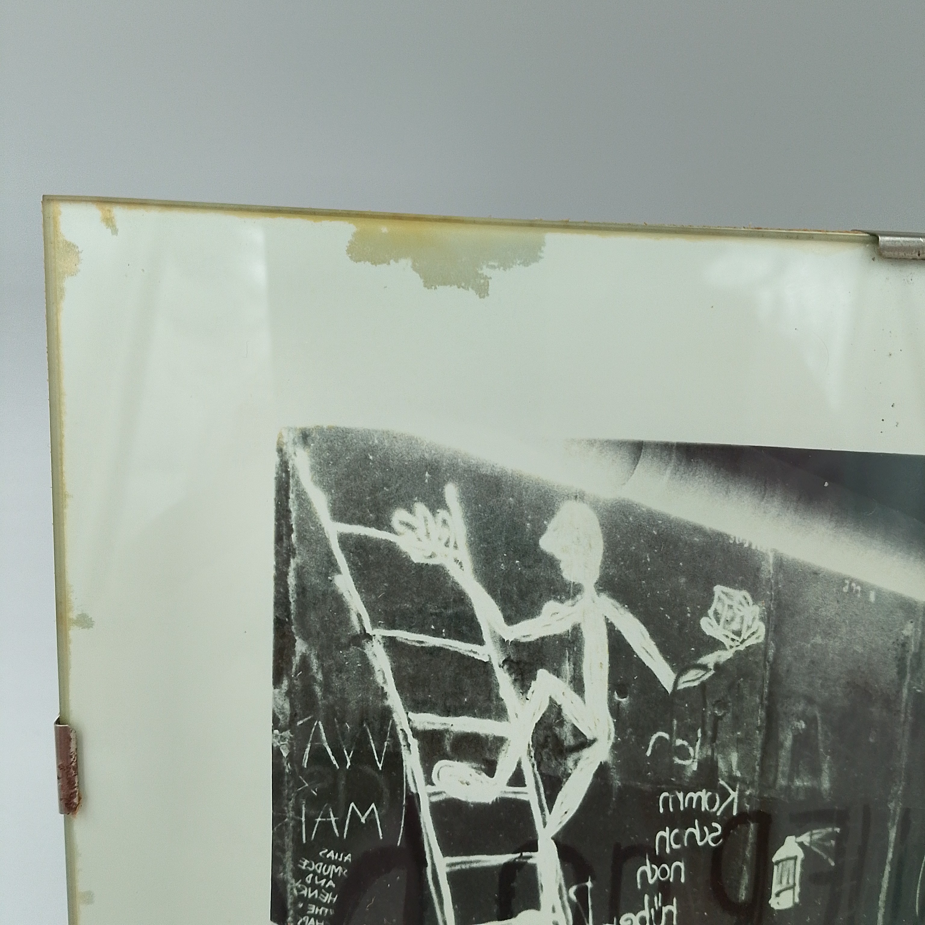 Lot de deux photos du Mur de Berlin (1984) Bon état - Vue 4 - 