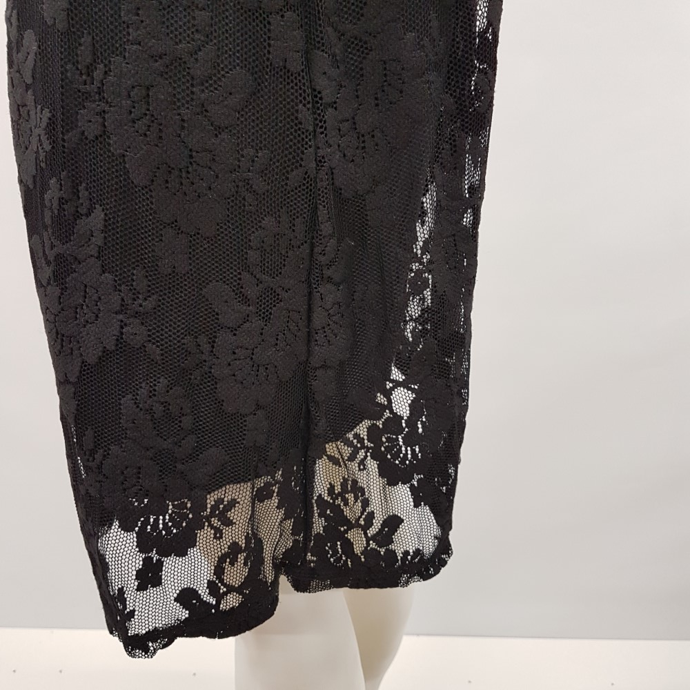 Robe noire en dentelle avec son fond de robe - LA REDOUTE - taille 34/36 Très bon état - Vue 8 - 
