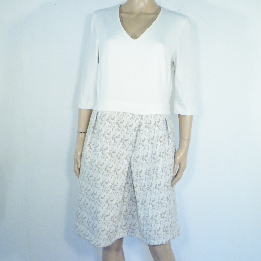 Robe Blanche & Beige CAROLL Taille Estimée L Bon état -  reconditionné disponible sur Label Emmaüs
