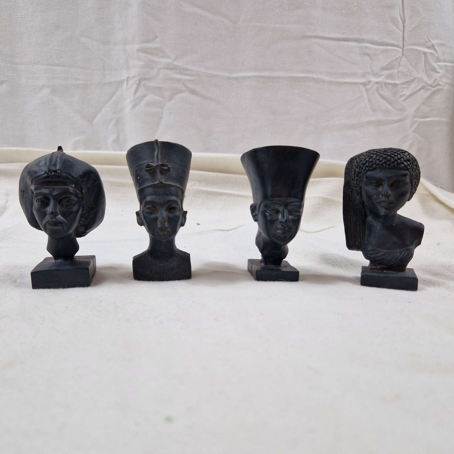 Petit lot de statuettes égyptiennes en résine - Photo 6