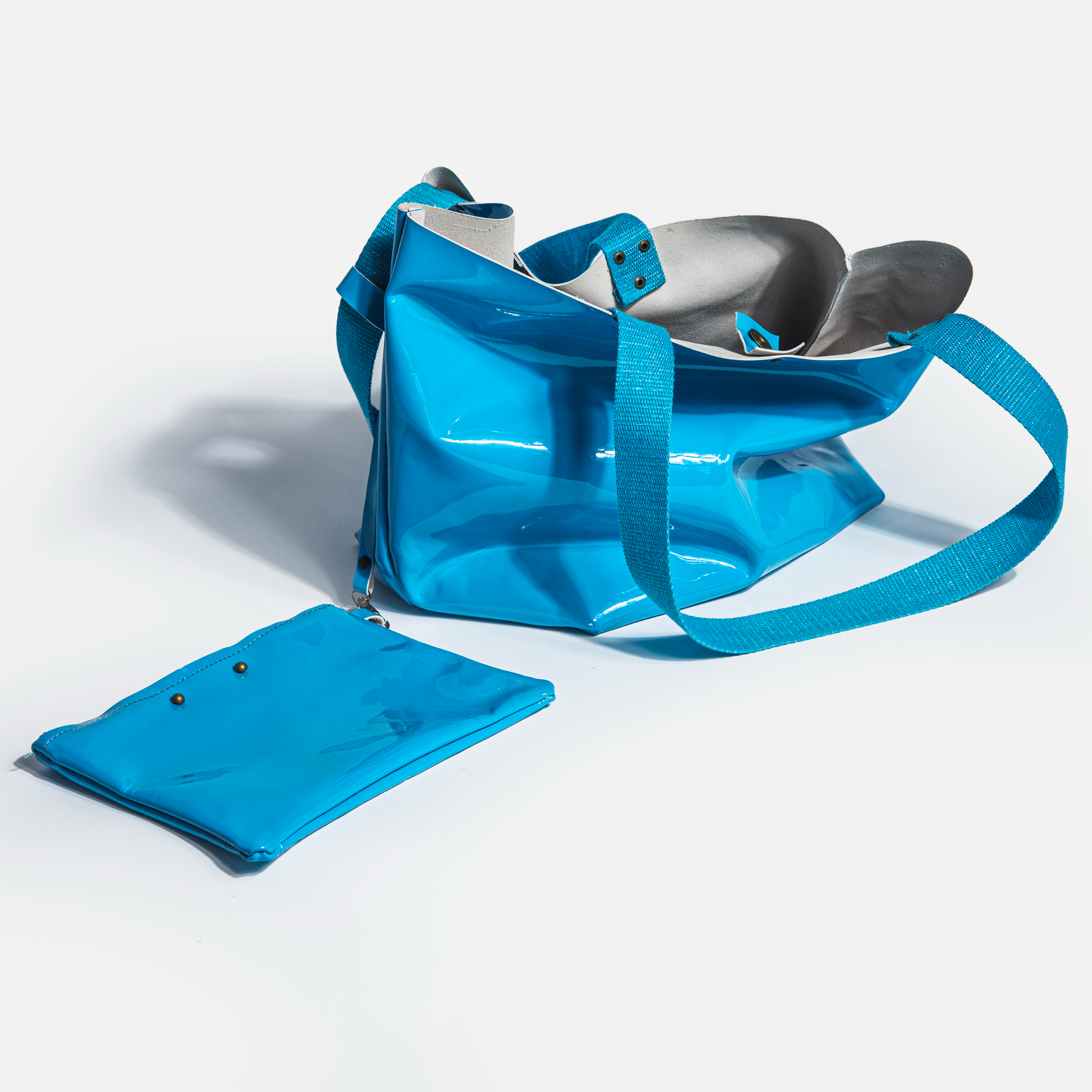 SAC CABAS - CUIR VERNIS TURQUOISE Comme neuf - Vue 5 - 