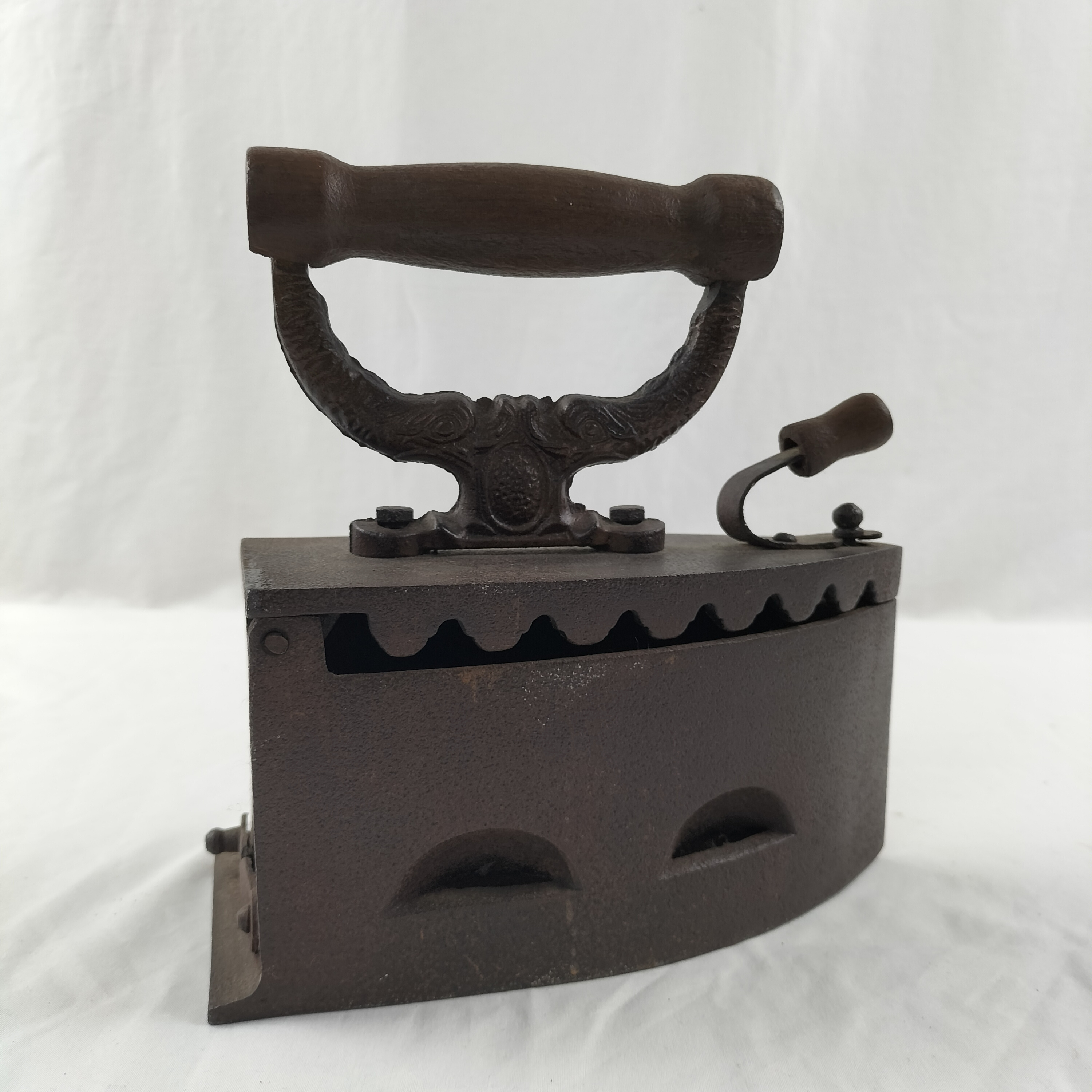 Ancien fer à repasser à braise en fonte - Bon état - Photo 2