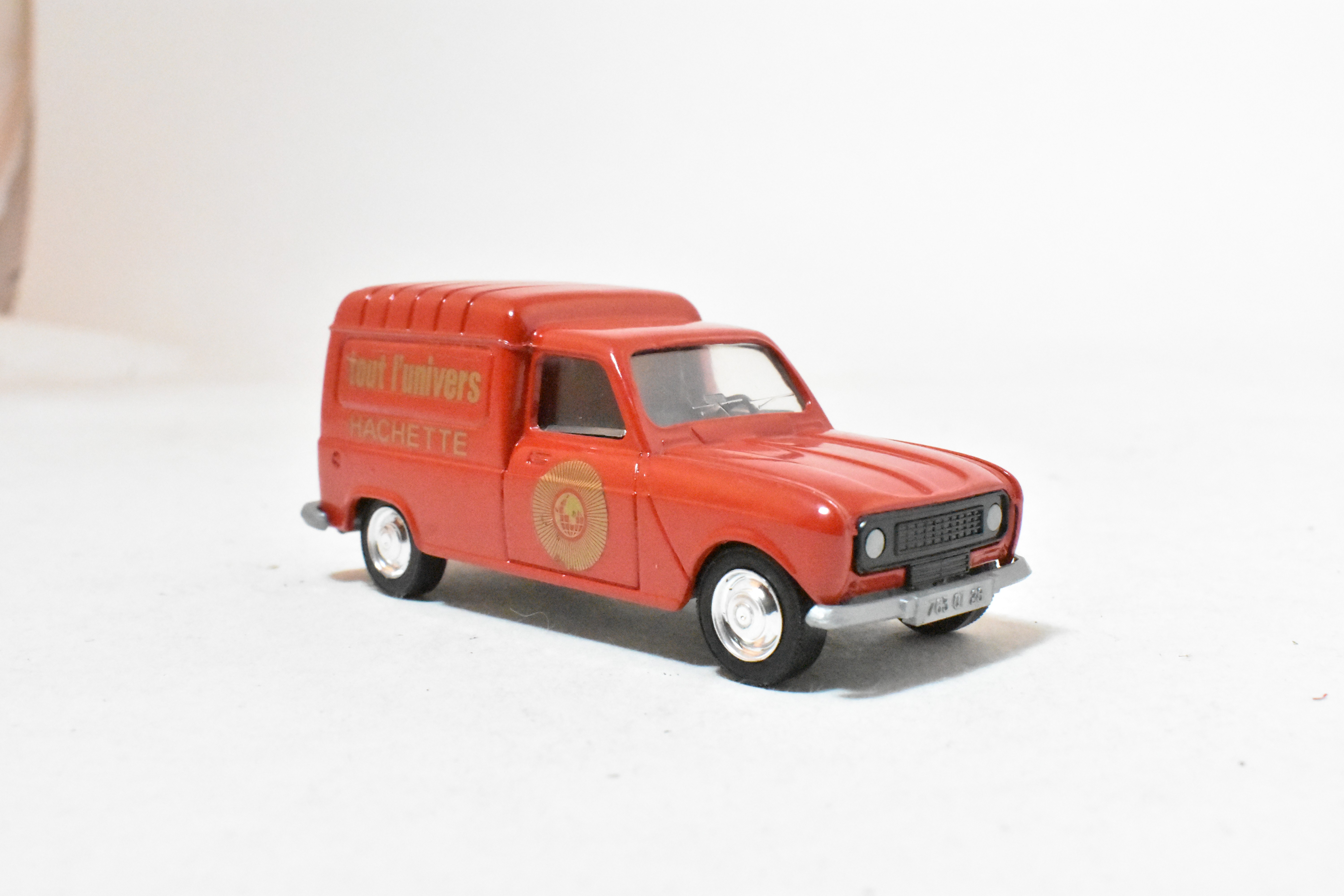 Solido made in france 9 renault 4 fourgonnette 1/43 N°1213 Très bon état - Vue 5 - 
