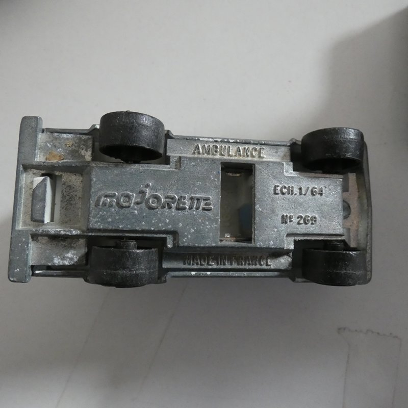Lot de 17 véhicules miniatures MAJORETTE différentes échelles État correct - Vue 3 - 