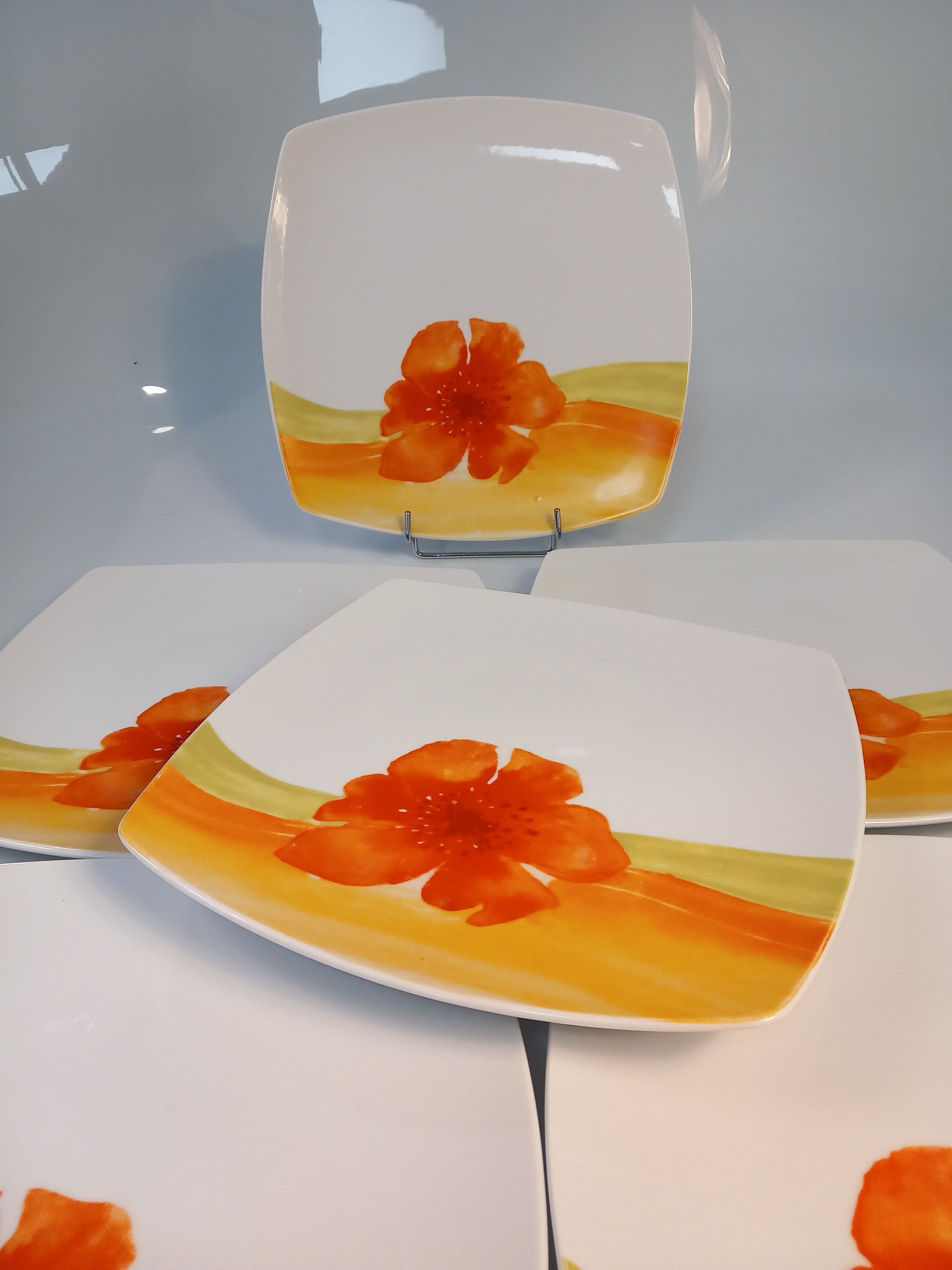 Lot de 6 assiettes plates en fine porcelaine "Arc International". - Bon état - Photo 2