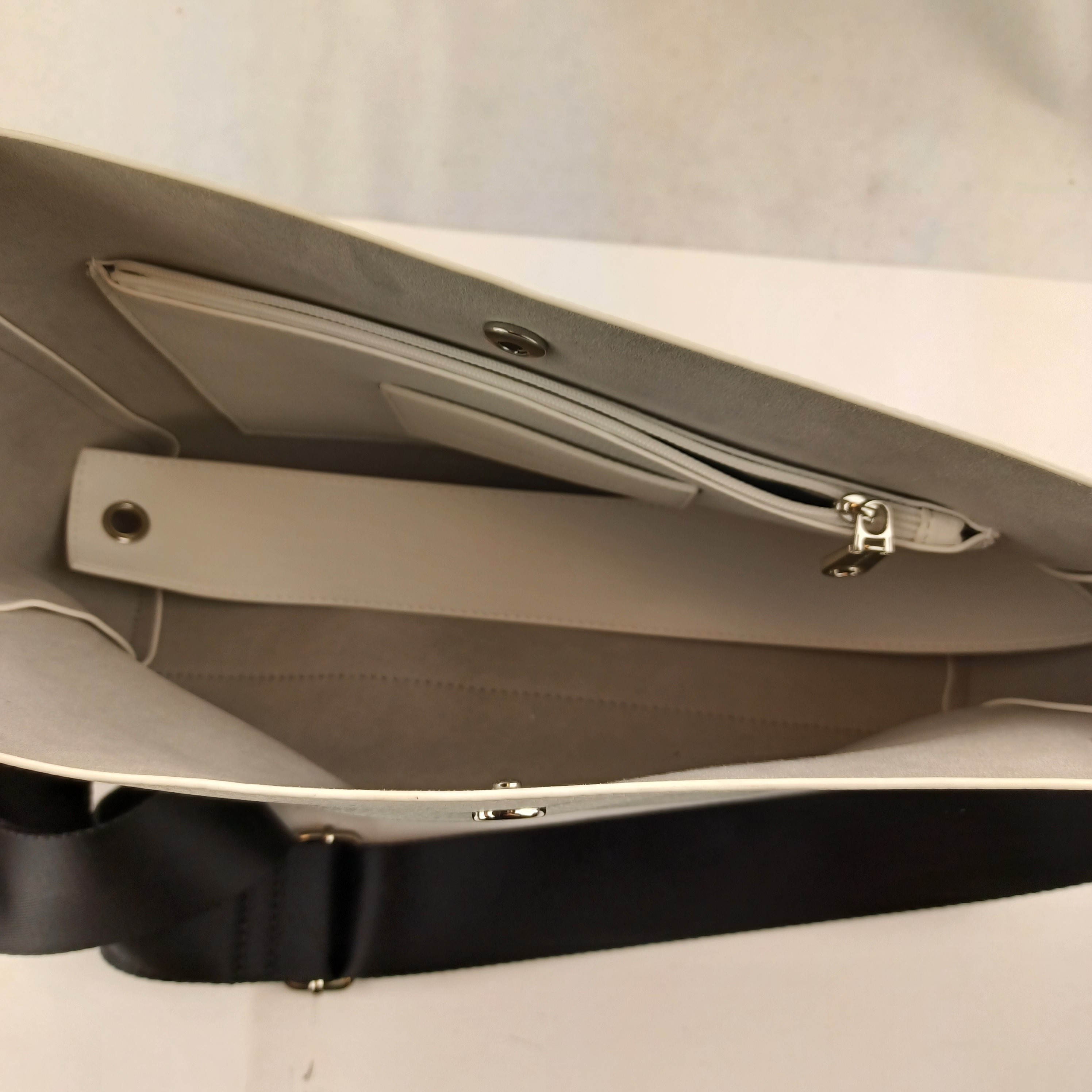 Sac à bandoulière noir et blanc Calvin Klein - Photo 4