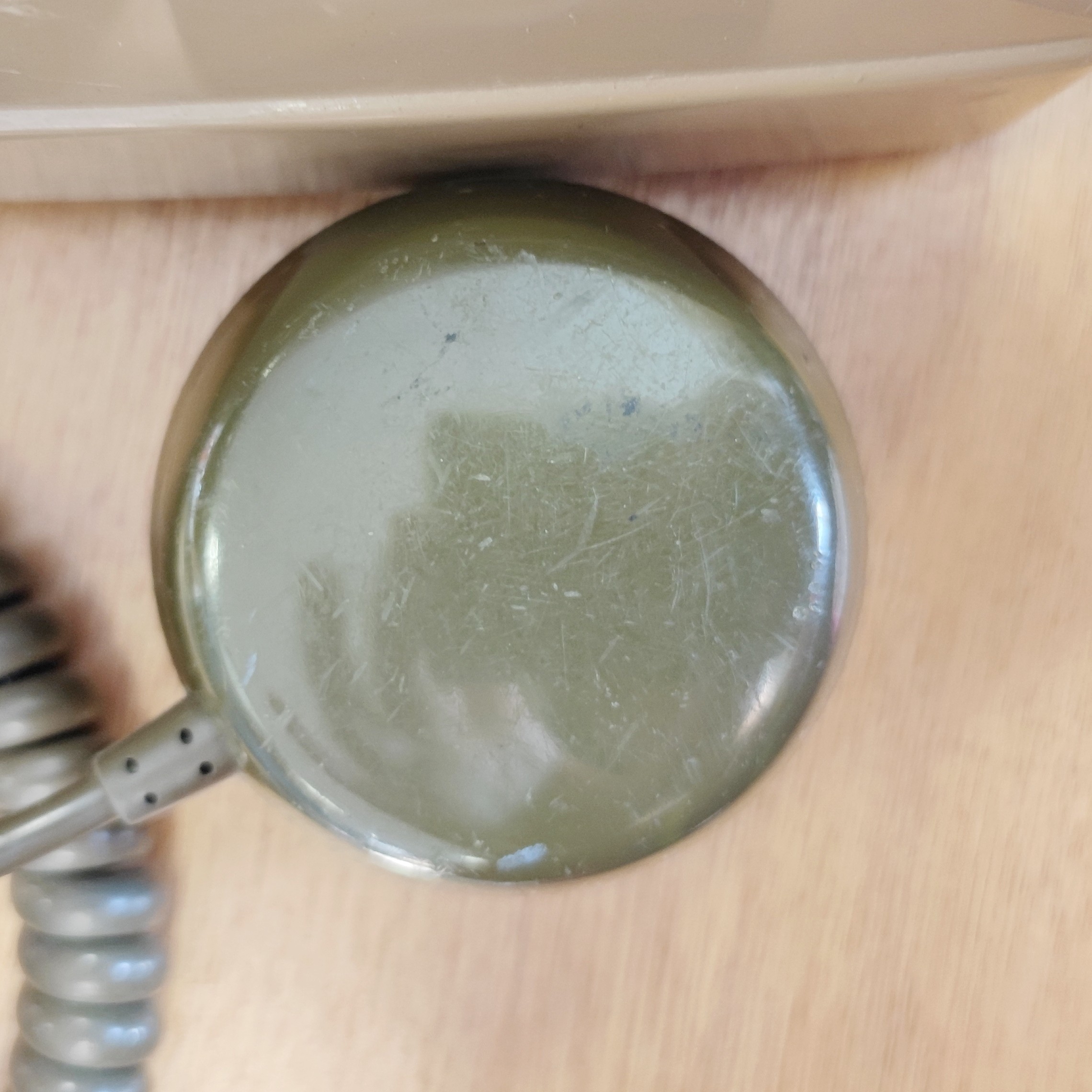 Téléphone fixe vintage kaki Bon état - Vue 3 - 