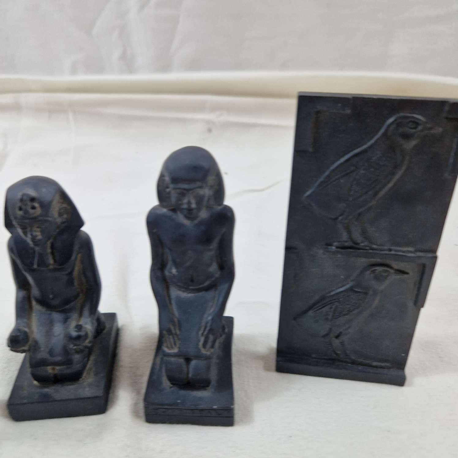 Petit lot de statuettes égyptiennes en résine - Photo 3