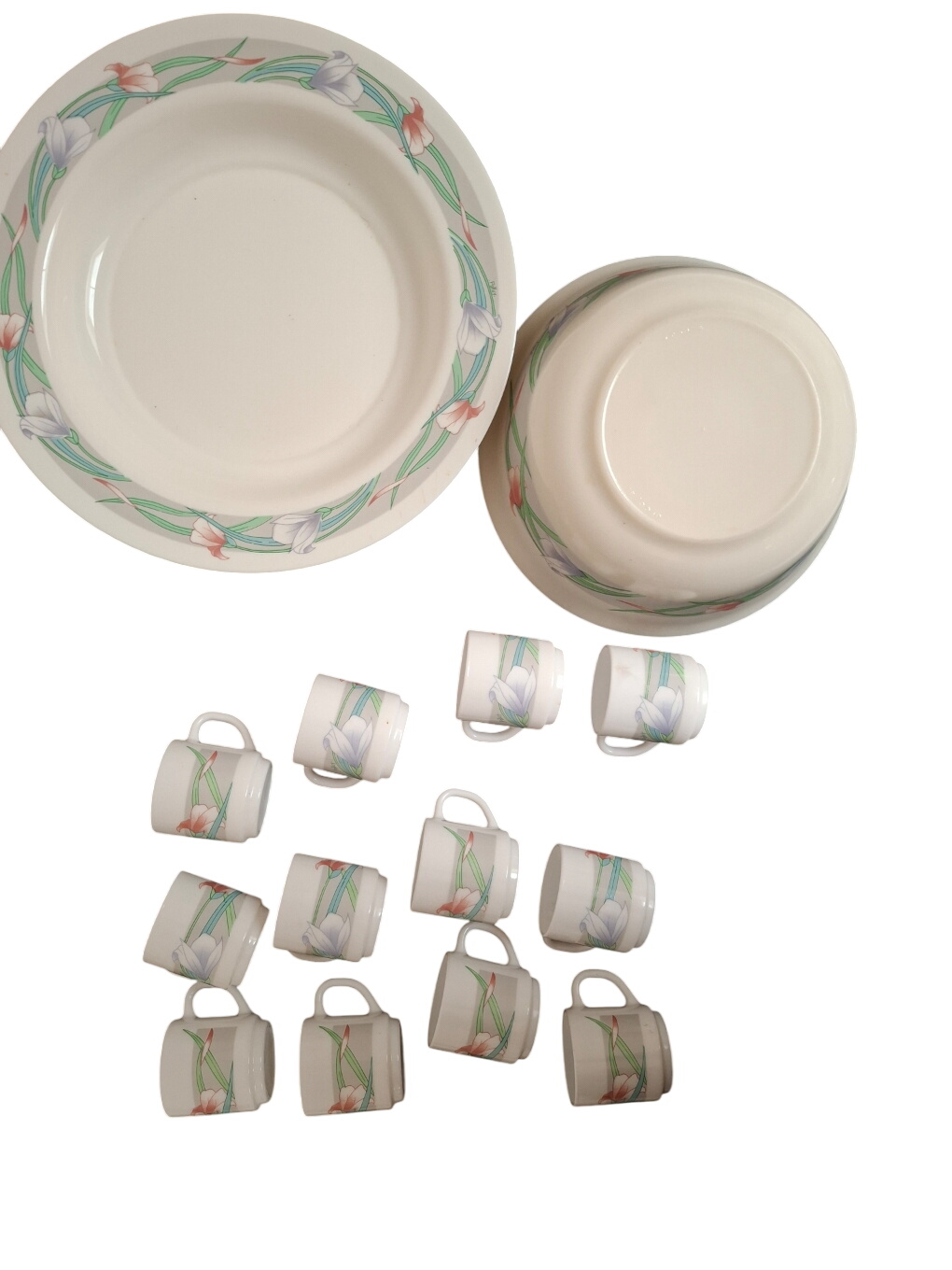 Lot de tasses,plat et saladier ARCOPAL à décor floral Palluy - Photo 0