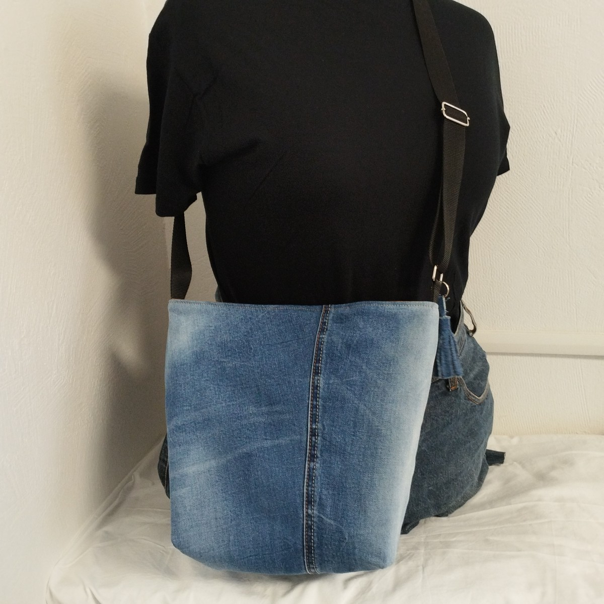 Sac à main en jean et tissu recyclé Comme neuf - Vue 2 - 
