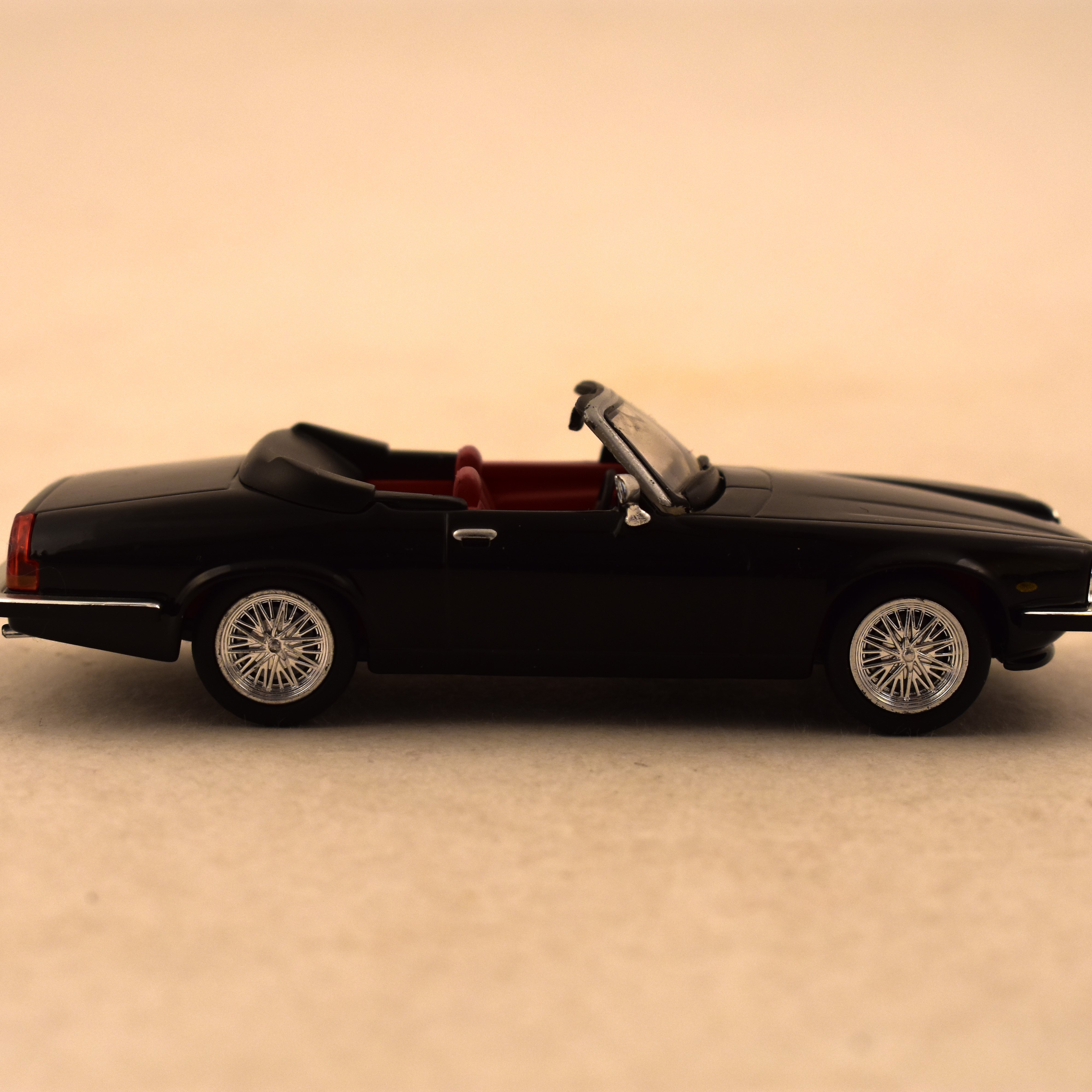 Solido 1/43 180 Jaguar XJS 1990  - Vue 4 - 