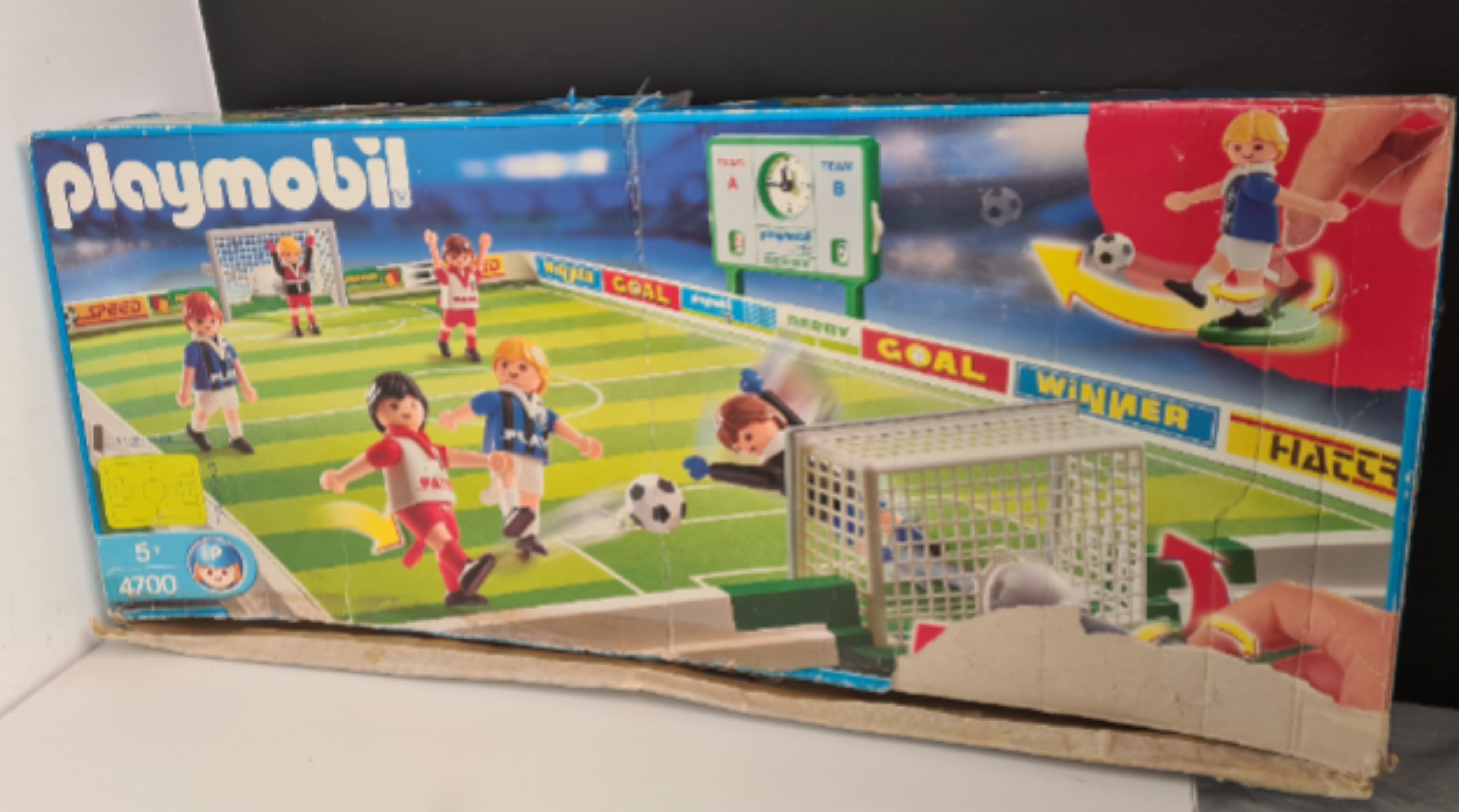 Voir photo 16 de Playmobil - 4700 Terrain de football avec joueurs - 5 ans + Playmobil - 4700 Terrain de football avec joueurs - 5 ans + État correct - Vue 16 -