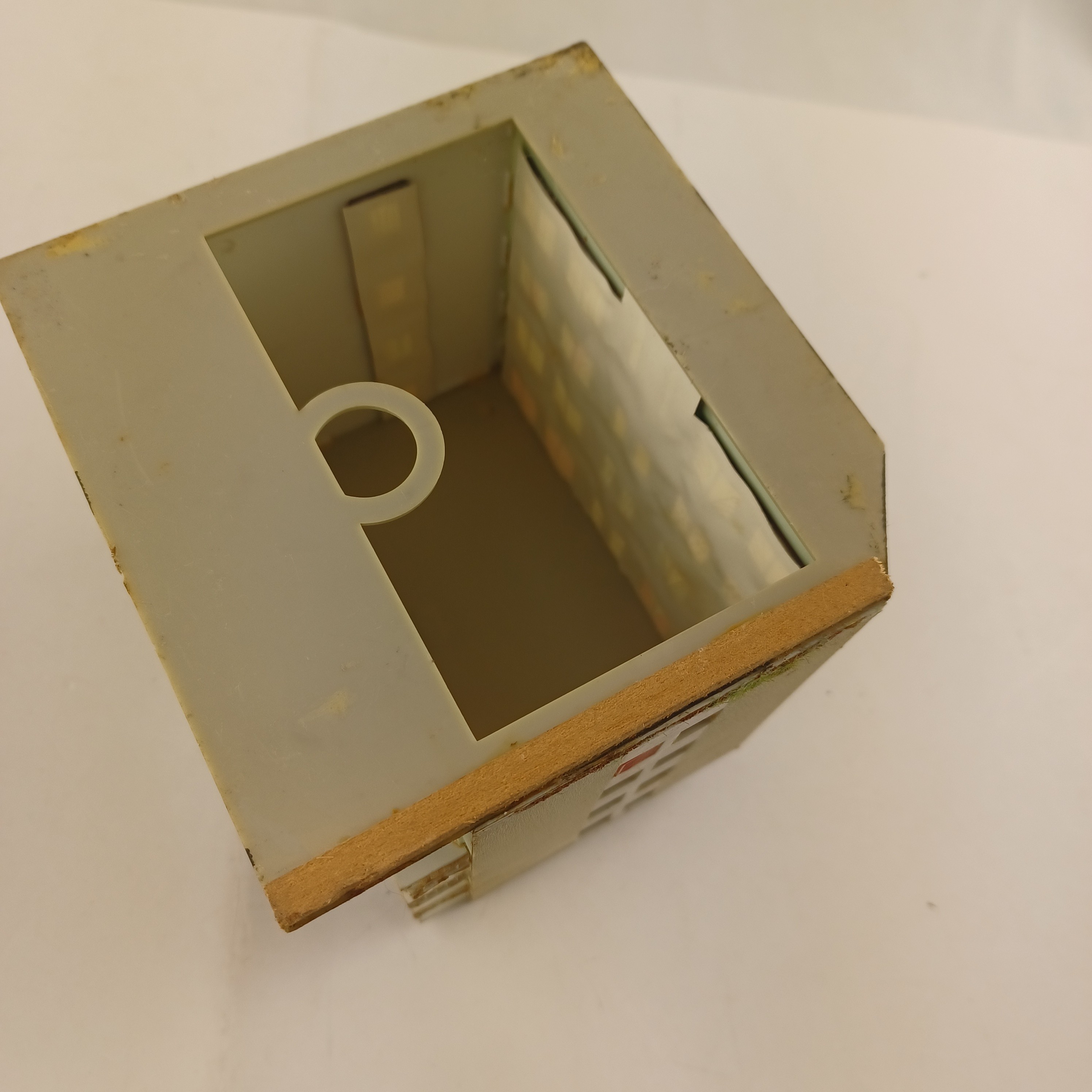 Maquette de modélisme d'un immeuble à 3 étages de 11x12x10 cm Très bon état - Vue 8 - 
