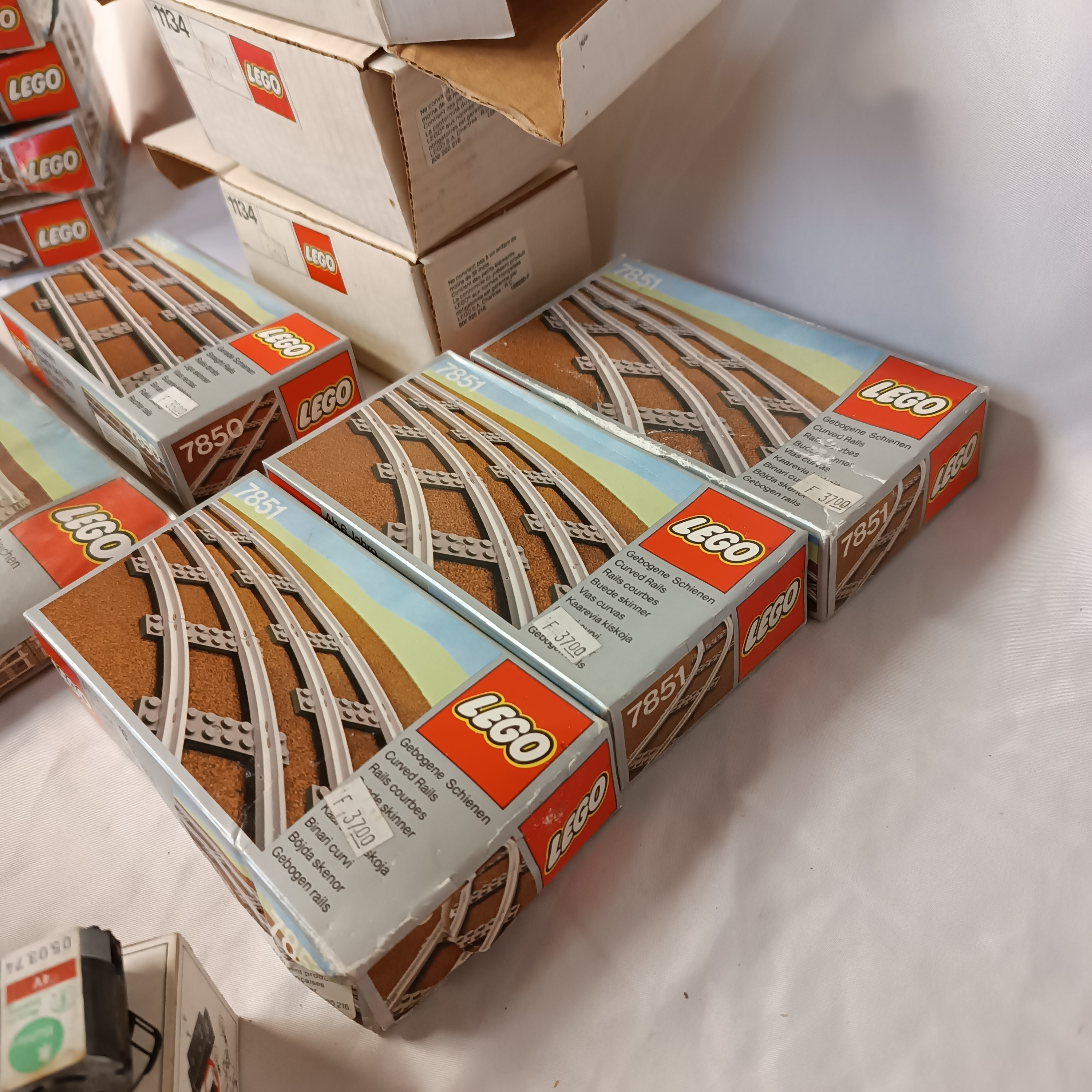 LEGO vintage : pièces (rails, aiguillages, wagons, ...) pour un circuit de train électrique Bon état - Vue 7 - 