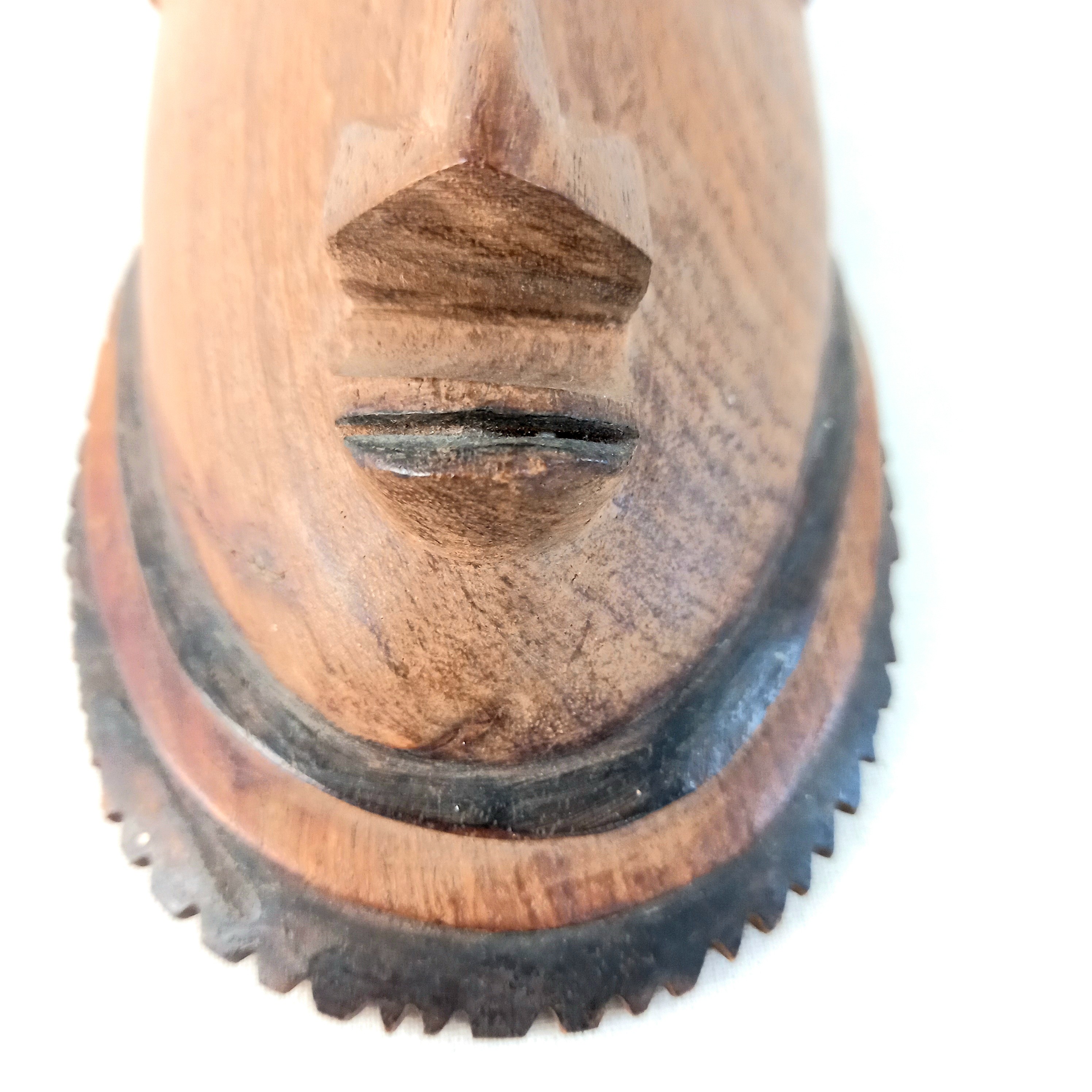 Statuette de masque Africain en bois sculpté - Photo 4