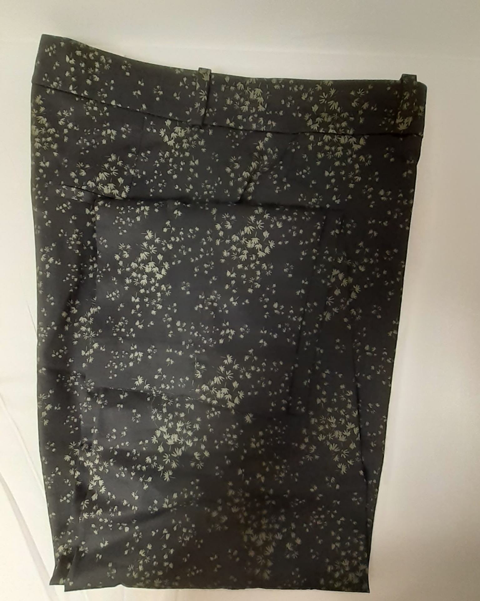 Pantalon cigarette 7/8 noir à motif T42 Comme neuf - Vue 7 - 