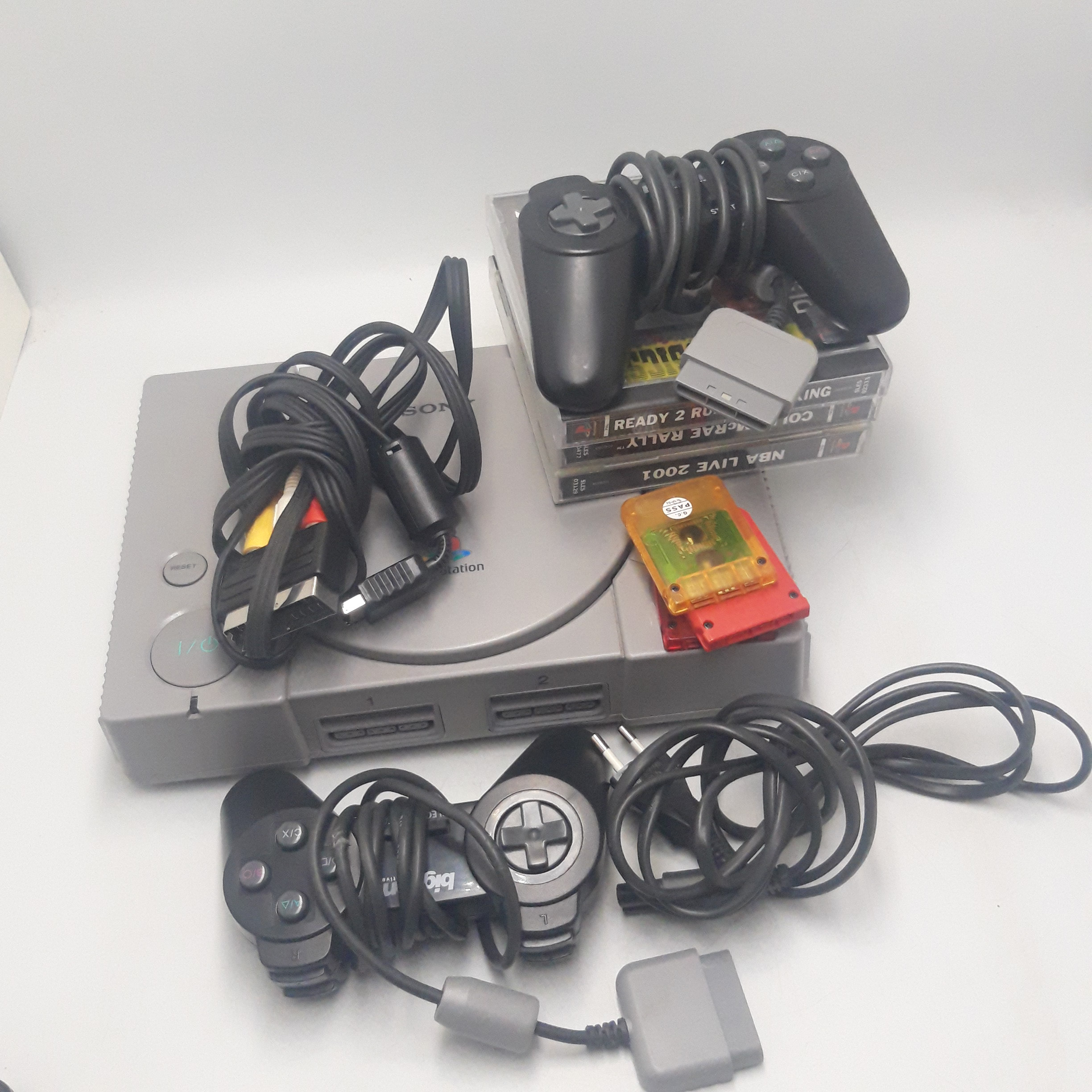 PlayStation 1 Sony complète + accessoires + jeux Bon état - Vue 2 - 