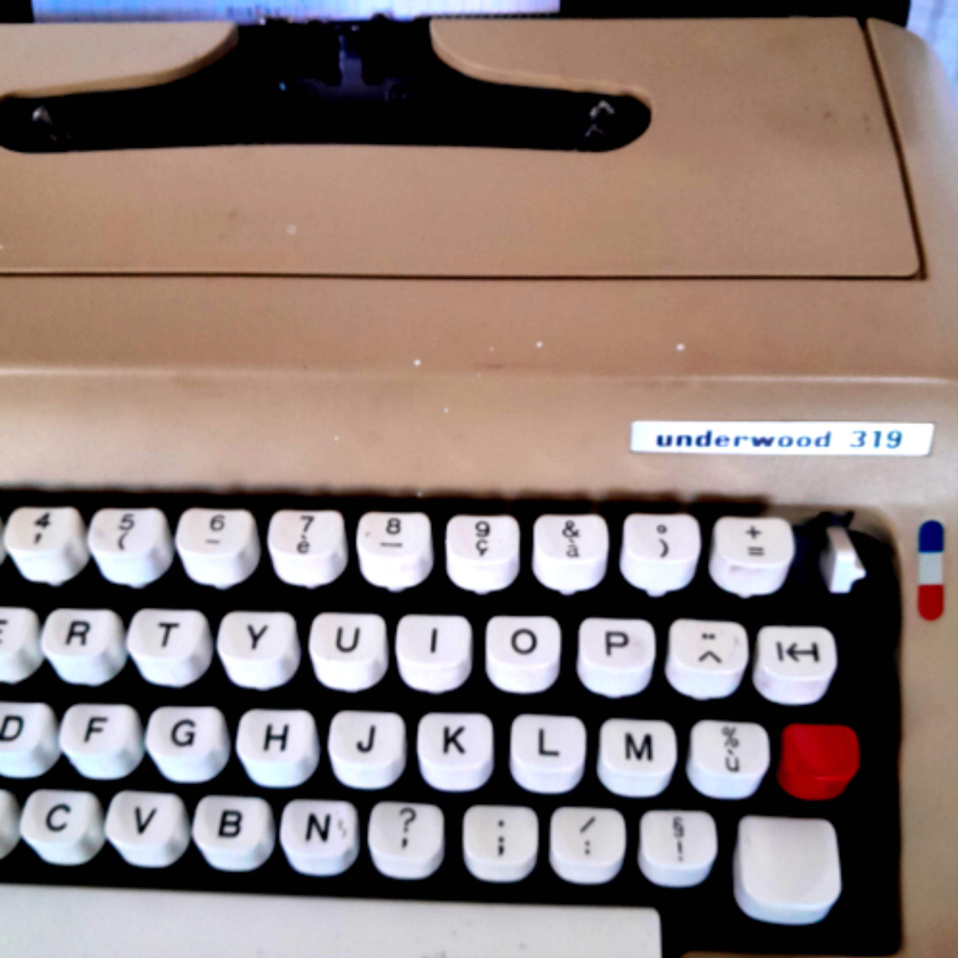 Machine à écrire portable beige, UNDERWOOD 319 - Photo 3