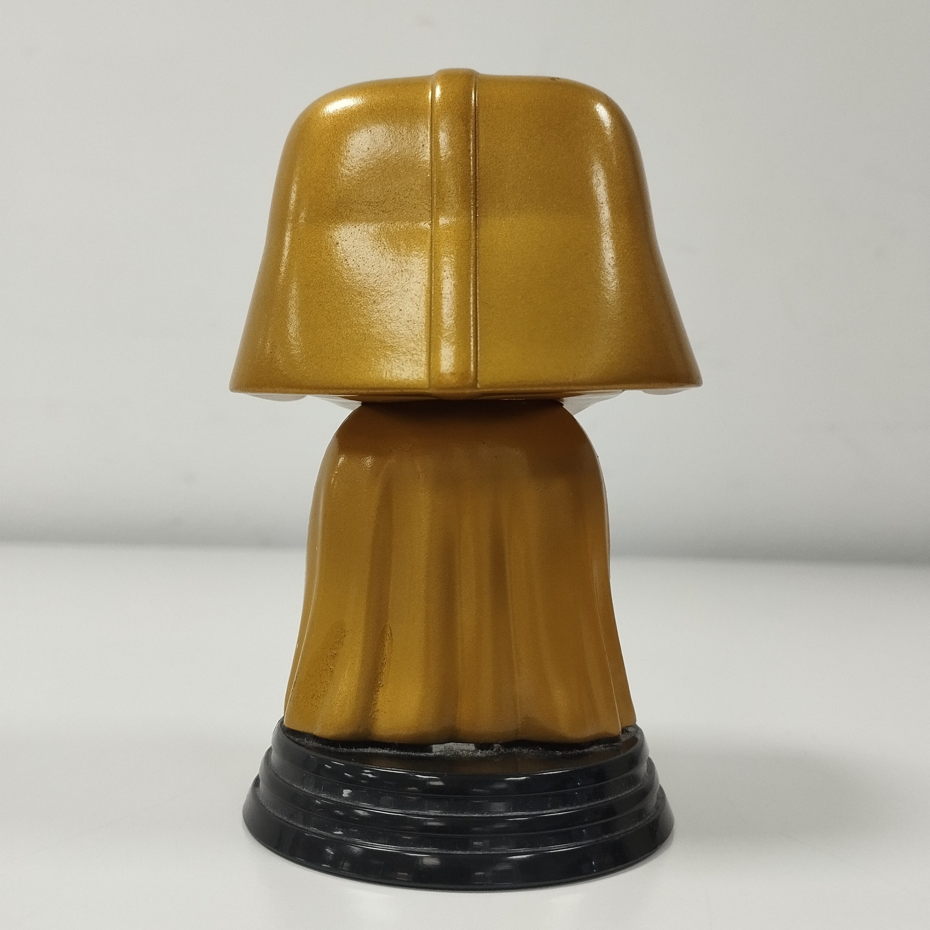 Voir photo 2 de Figurine Funko Pop! édition spéciale : Dark Vador Gold Figurine Funko Pop! édition spéciale : Dark Vador Gold Comme neuf - Vue 2 -