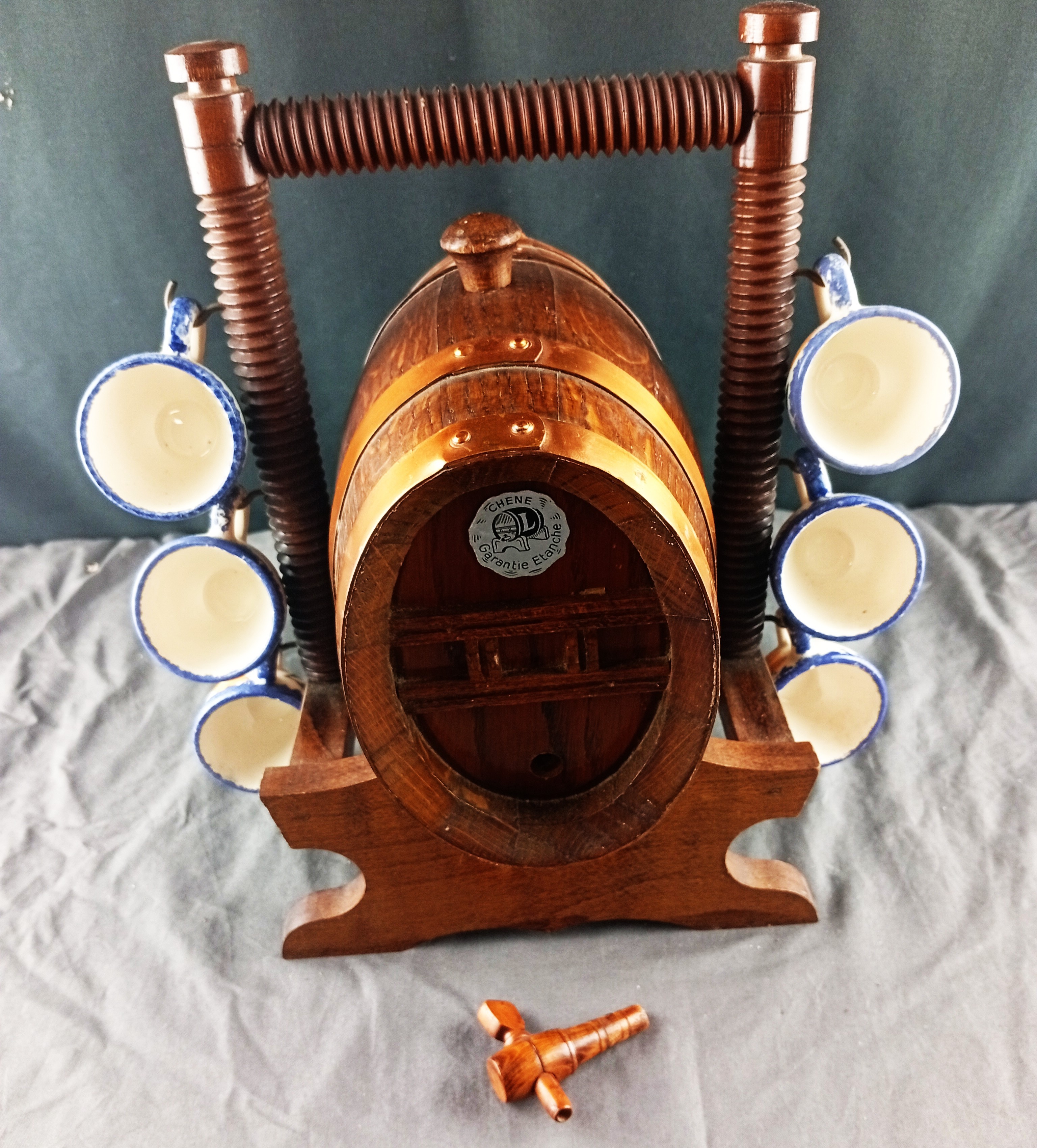 Baril à boissons en chêne avec ses six tasses- Chêne garantie étanche- Décoration vintage - Photo 1