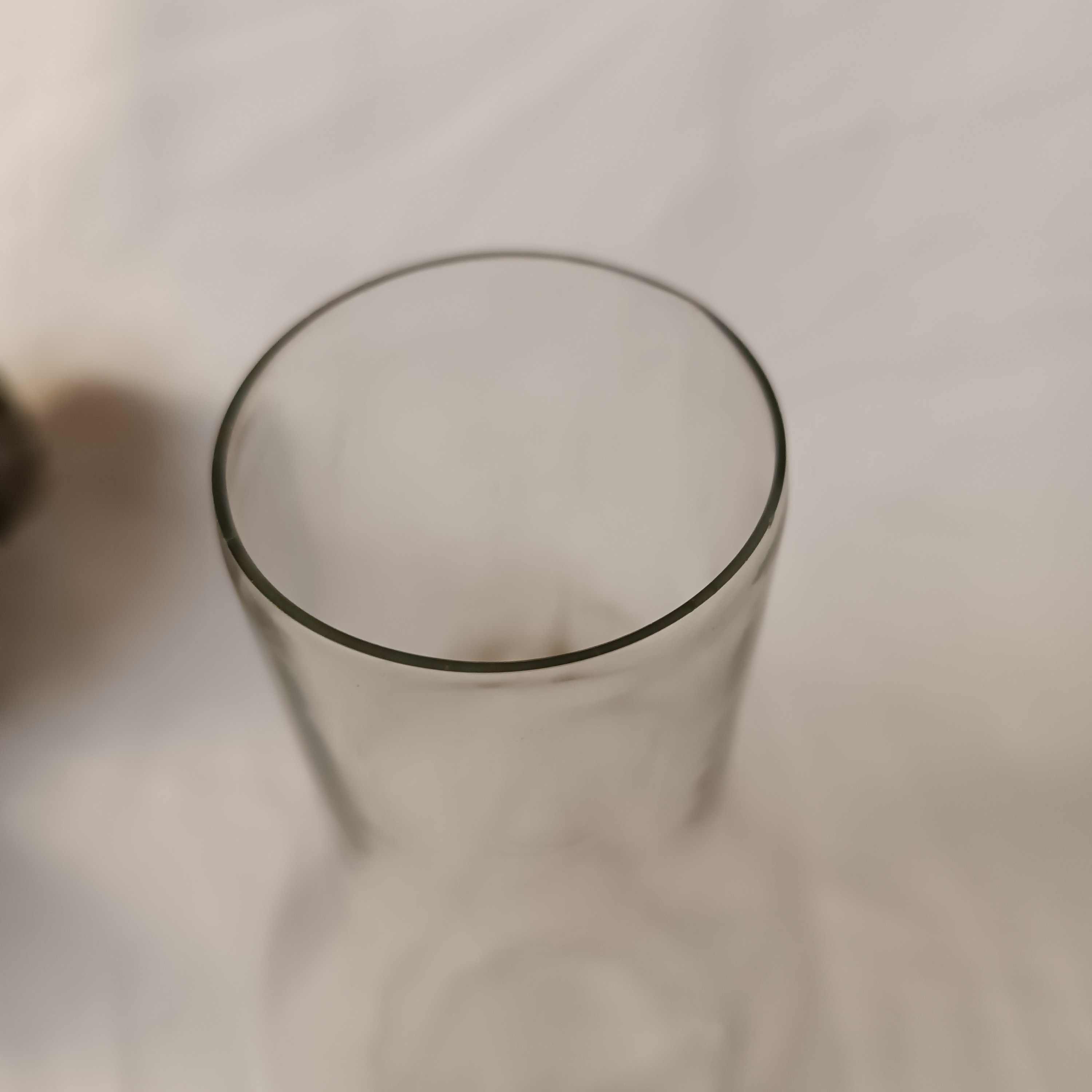 Ancienne lampe à pétrole avec base en métal Bon état - Vue 6 - 
