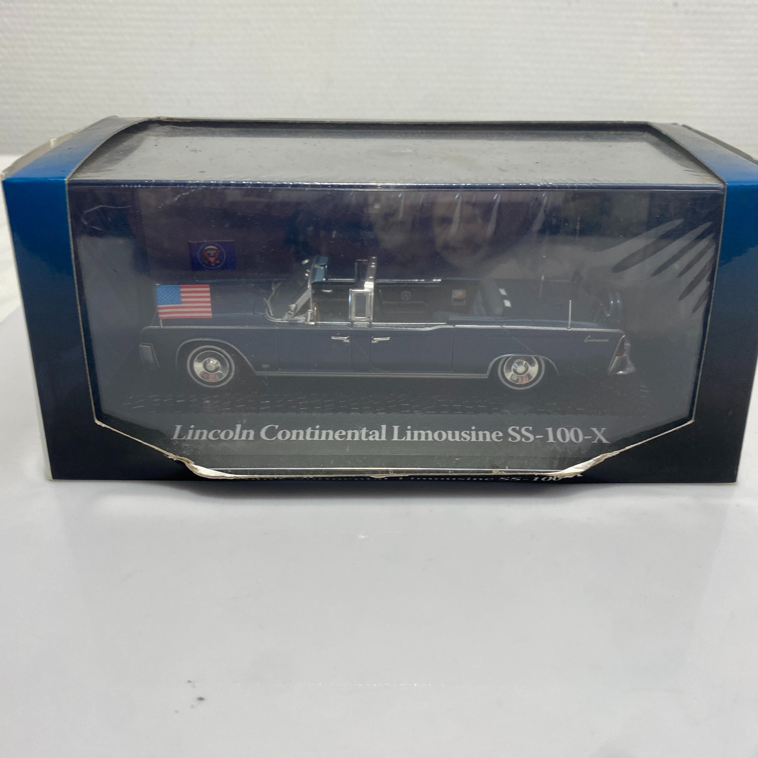 voiture - collection - Lincoln Continental Limousine SS-100X - Très bon état sur Label Emmaüs