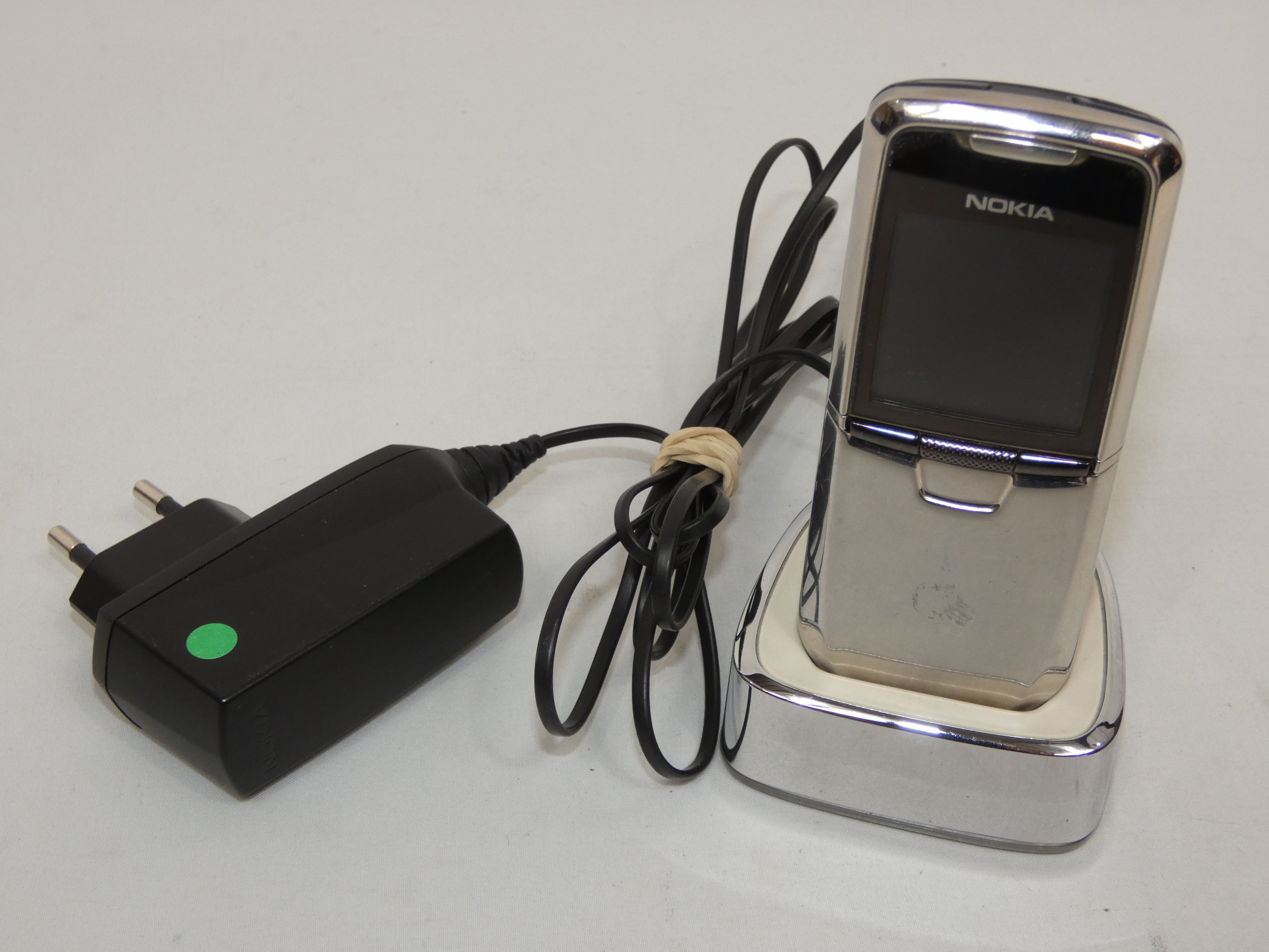 Téléphone portable NOKIA 8800 (pour pièces) Bon état - Vue 3 - 