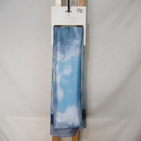 Voir photo 4 de Foulard en soie - Gerard Pasquier - 90 x 180 cm Foulard en soie - Gerard Pasquier - 90 x 180 cm Comme neuf - Vue 4 -
