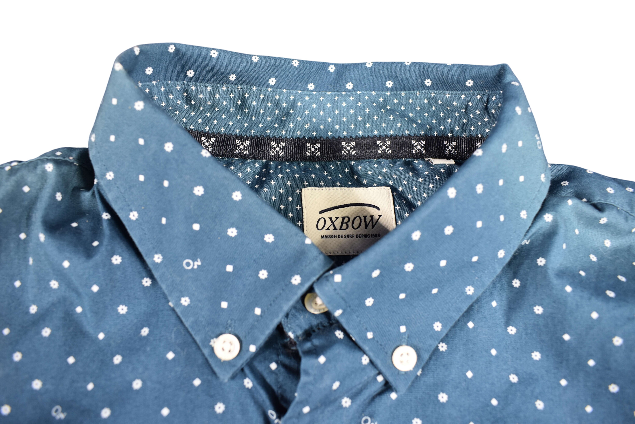 Chemise homme OXBOW, taille L, bleue à très fins motifs blancs.  -  reconditionné disponible sur Label Emmaüs