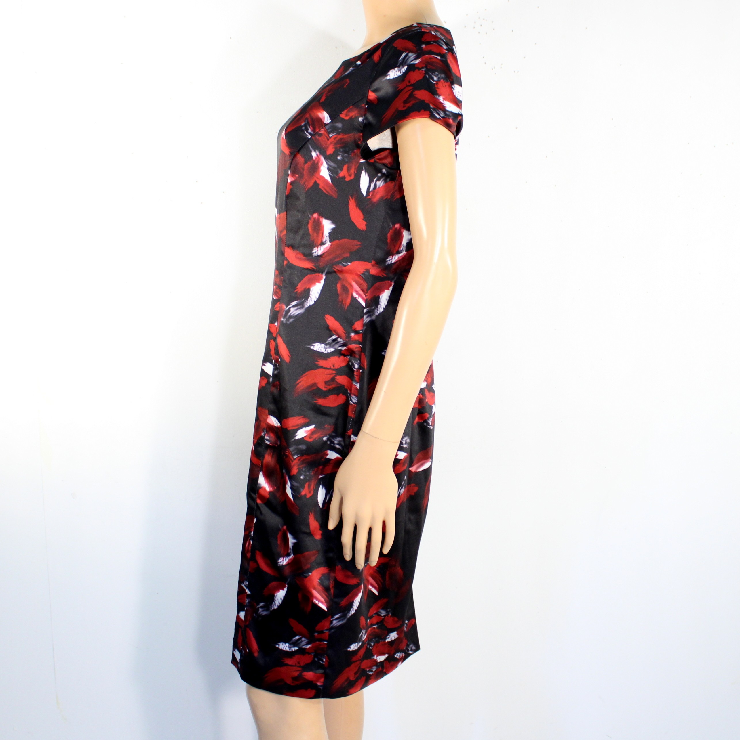 Voir photo 4 de Robe Noire & Rouge Satinée Taille ASHLEY BROOKE Taille 40 Robe Noire & Rouge Satinée Taille ASHLEY BROOKE Taille 40 - Vue 4 -