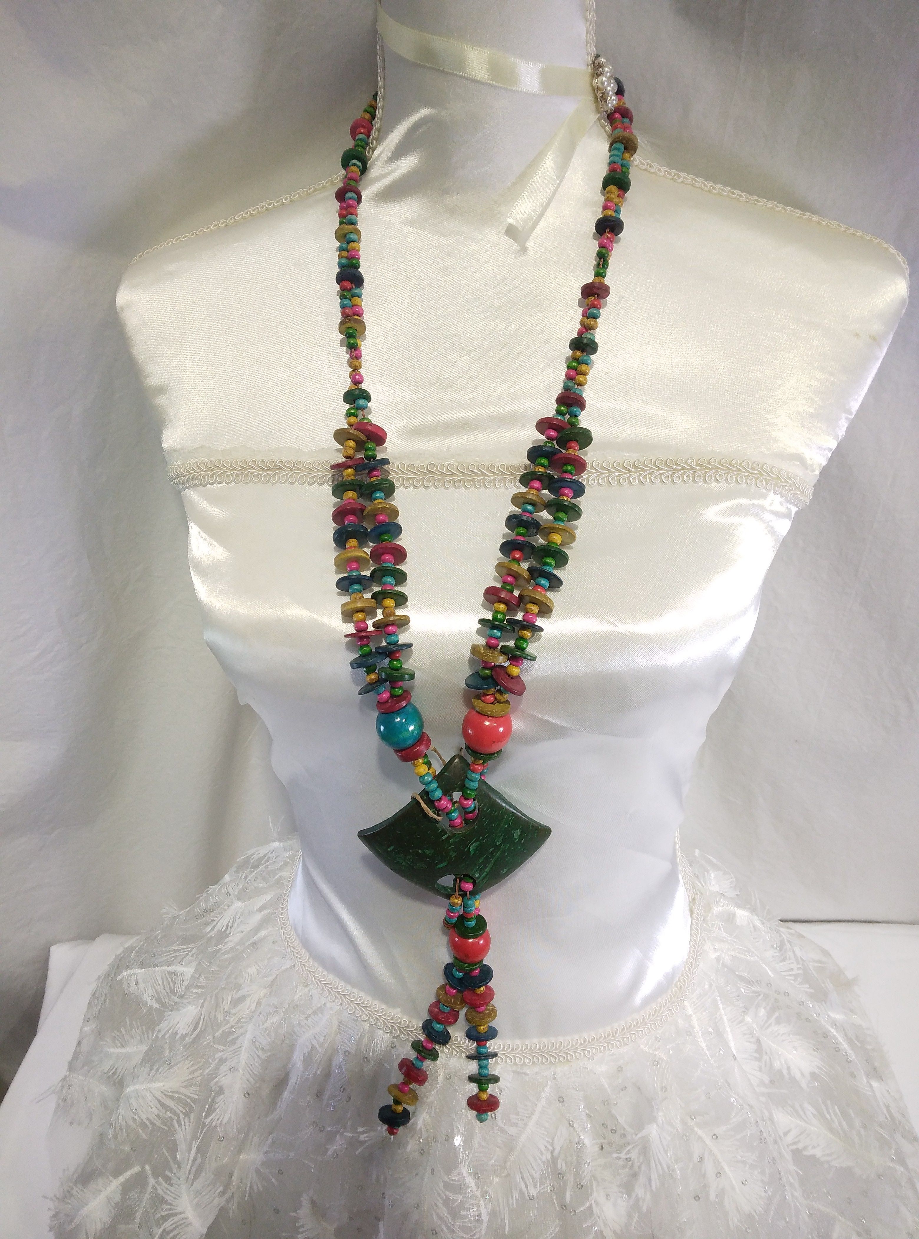 Colliers de perles en bois multicolores Très bon état - Vue 5 - 