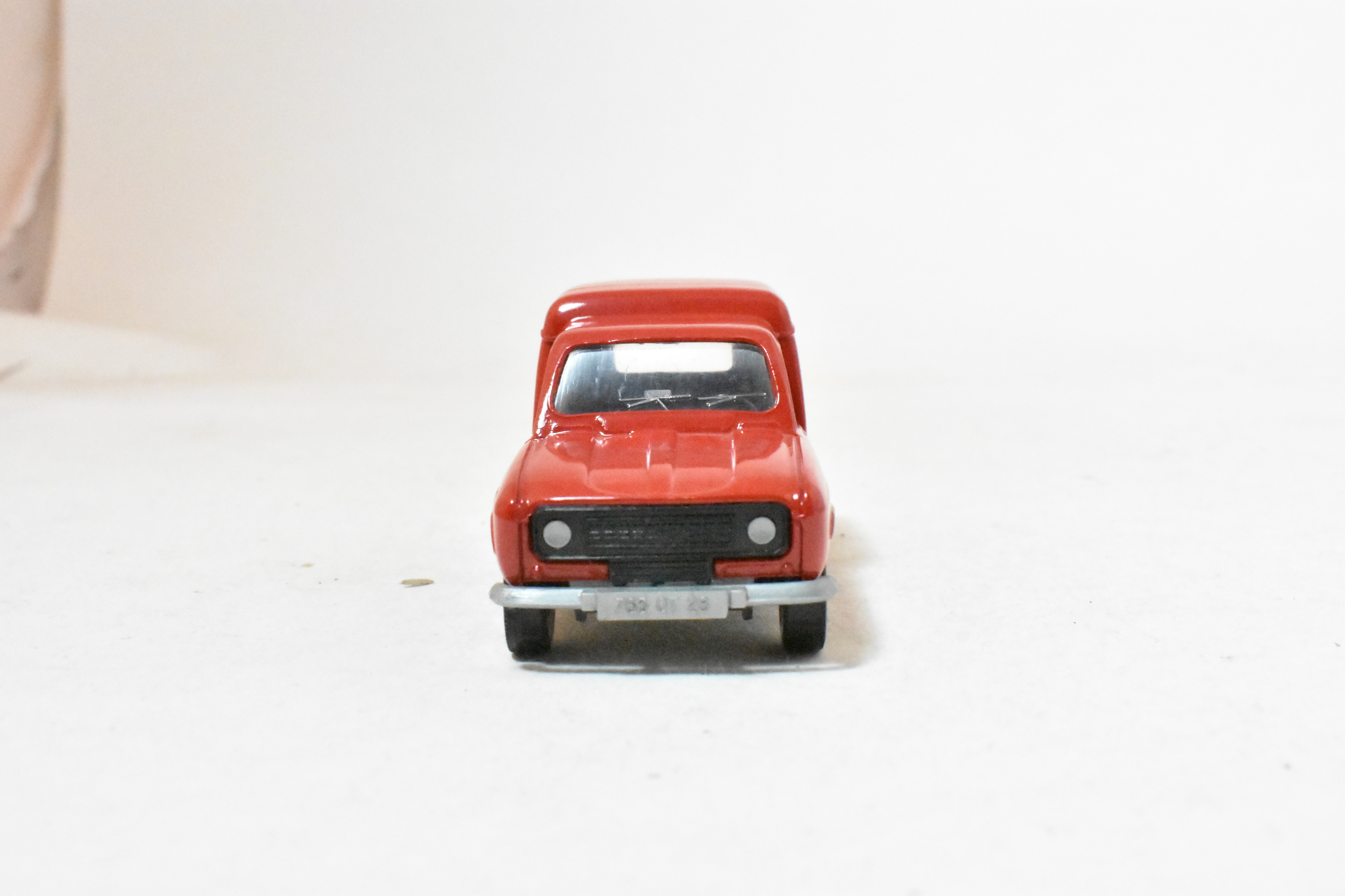 Solido made in france 9 renault 4 fourgonnette 1/43 N°1213 Très bon état - Vue 6 - 