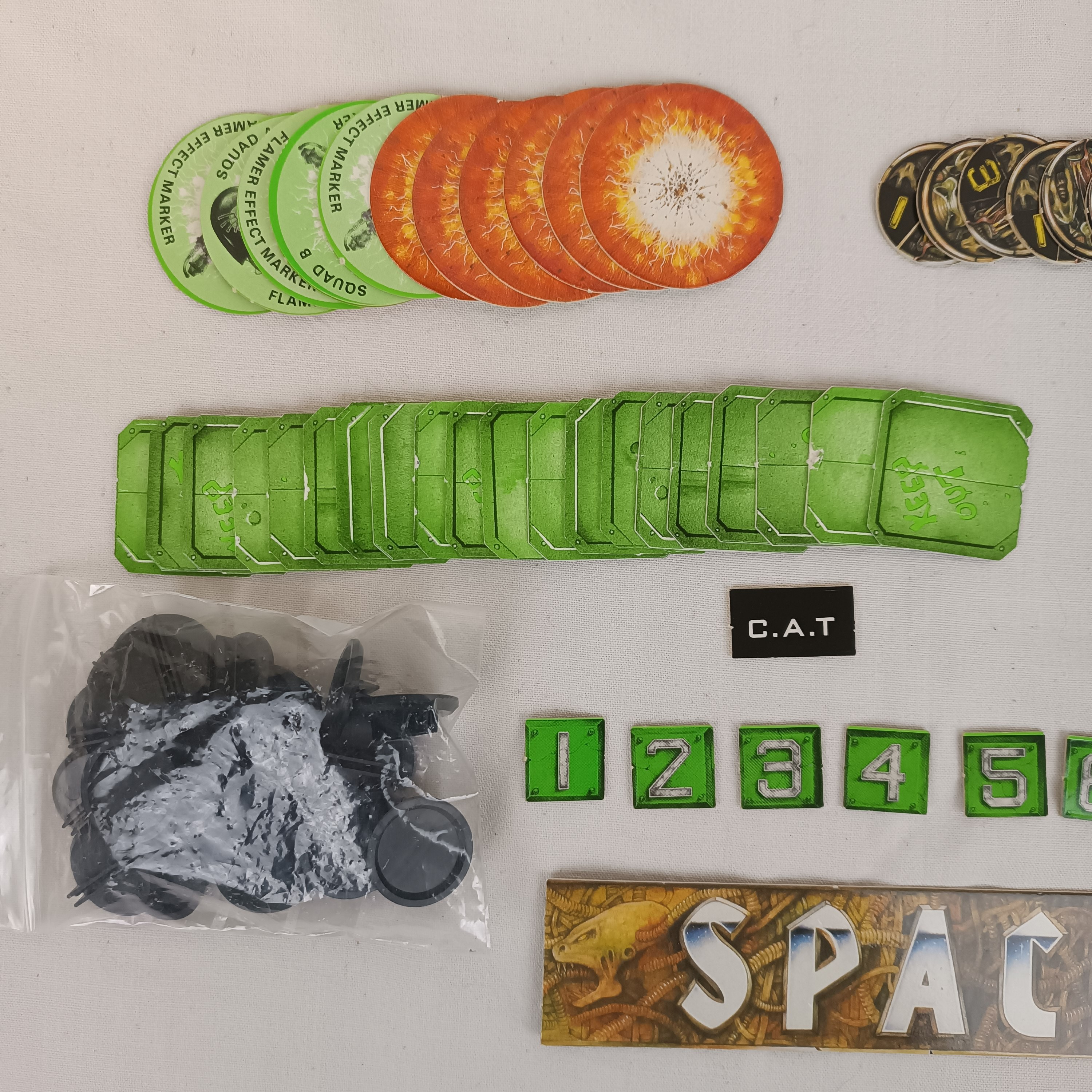 Voir photo 21 de Jeu de société "Space Hulk" - Warhammer 40K, première édition de 1989, par Games Workshop, figurines peintes Jeu de société "Space Hulk" - Warhammer 40K, première édition de 1989, par Games Workshop, figurines peintes État correct - Vue 21 -