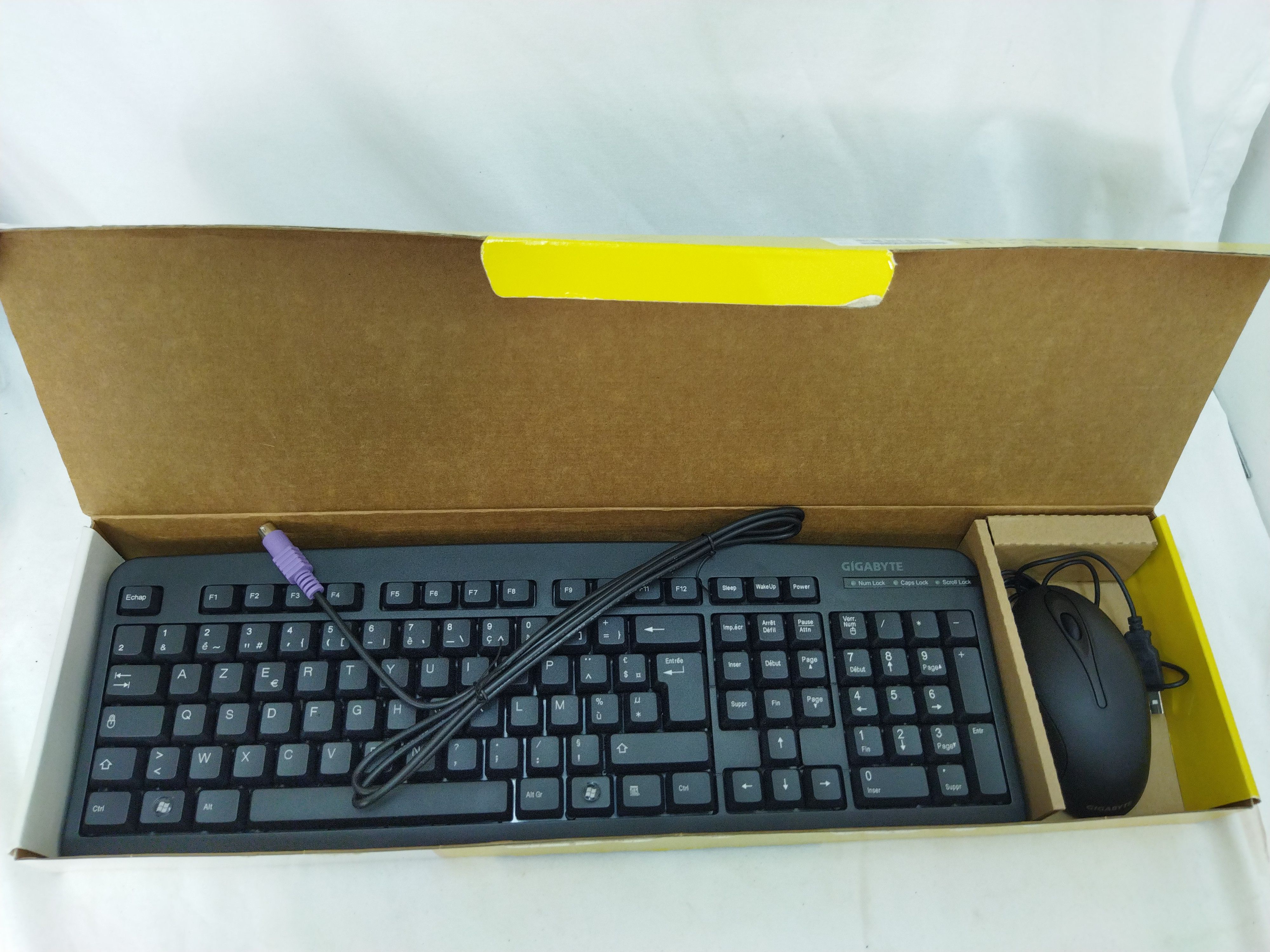 Clavier Gigabyte GK-KM 5000 V3.0 Ultra Reliable, jamais servi, dans son emballage d'origine Comme neuf - Vue 2 - 