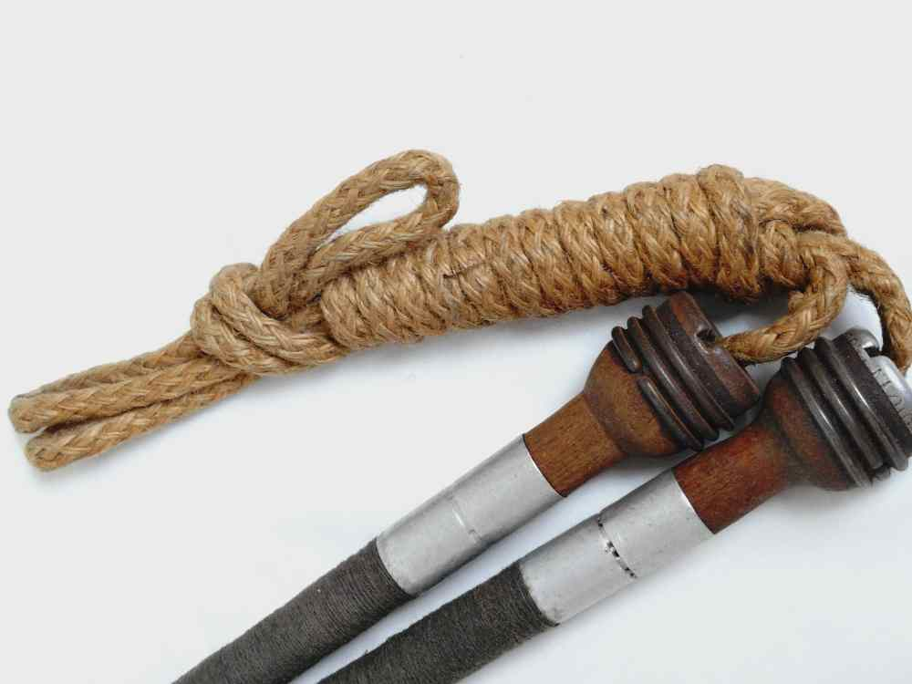 Ancienne corde à sauter des années 30, made in England. Bon état - Vue 3 - 