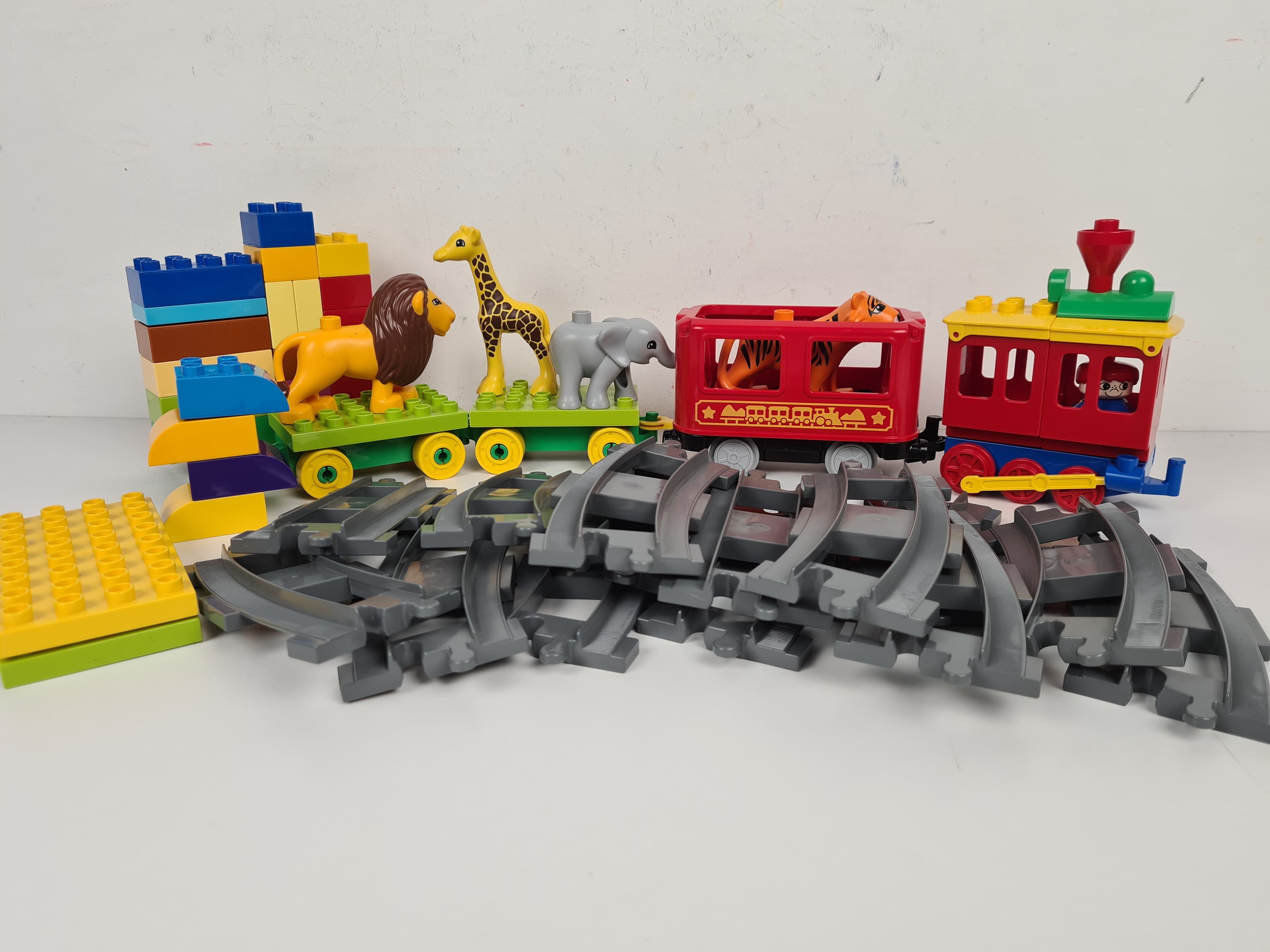 Lego Duplo - Sachet 1kg de blocs de construction en vrac avec 1train, 1 personnage et des animaux- +12 mois - Photo 2