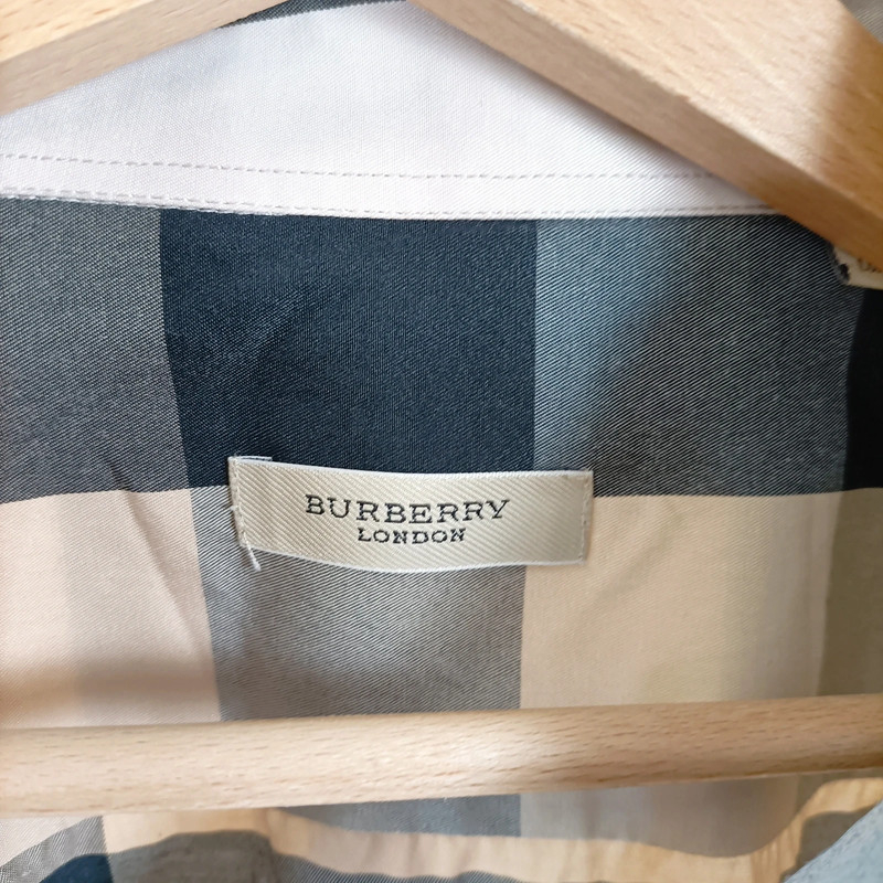 Voir photo 9 de Chemise burberry london à carreaux iconiques beige gris rouge t.52 Chemise burberry london à carreaux iconiques beige gris rouge t.52 Très bon état - Vue 9 -