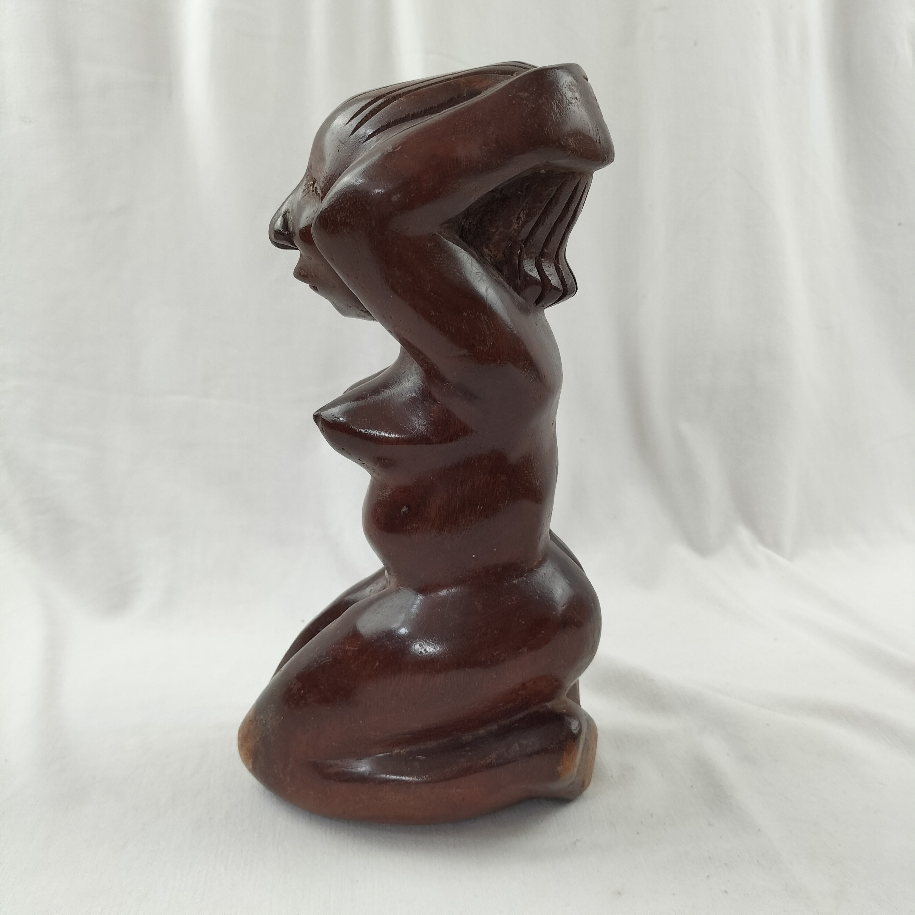 Statue de femme en bois massif ablutions - Photo 1