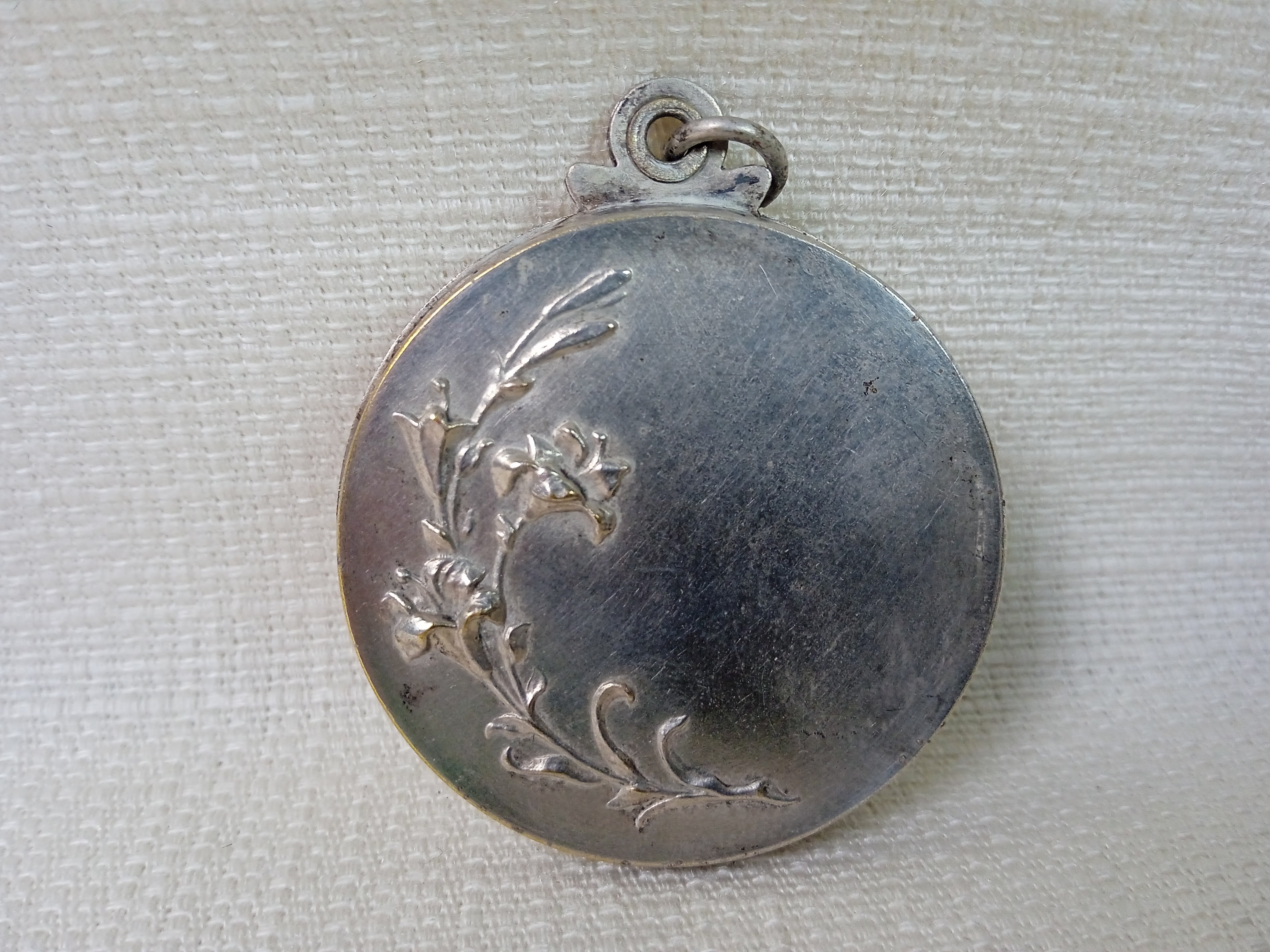 Lot de 12 médaillons religieux dont 2 croix - Photo 10