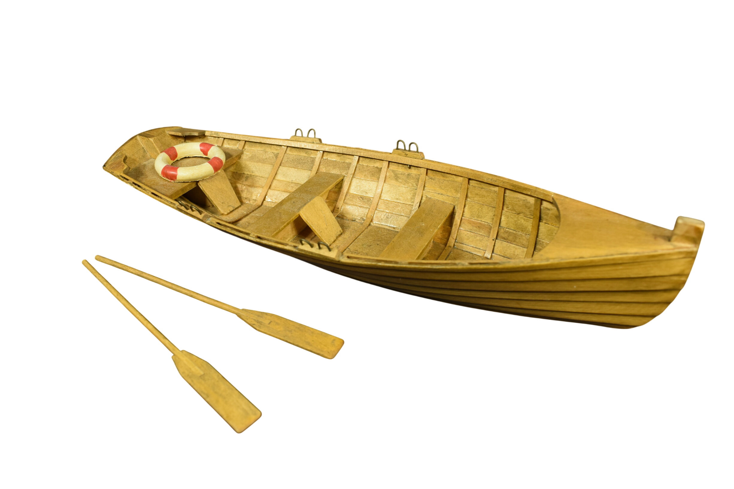 Acheter Très belle maquette ancienne, en bois d'un canoë, avec ses 2 rames et sa bouée de sauvetage, longueur 29.5 cm. Bon état - 59,00 € Très belle maquette ancienne, en bois d'un canoë, avec ses 2 rames et sa bouée de sauvetage, longueur 29.5 cm. Bon état - reconditionné disponible sur Label Emmaüs