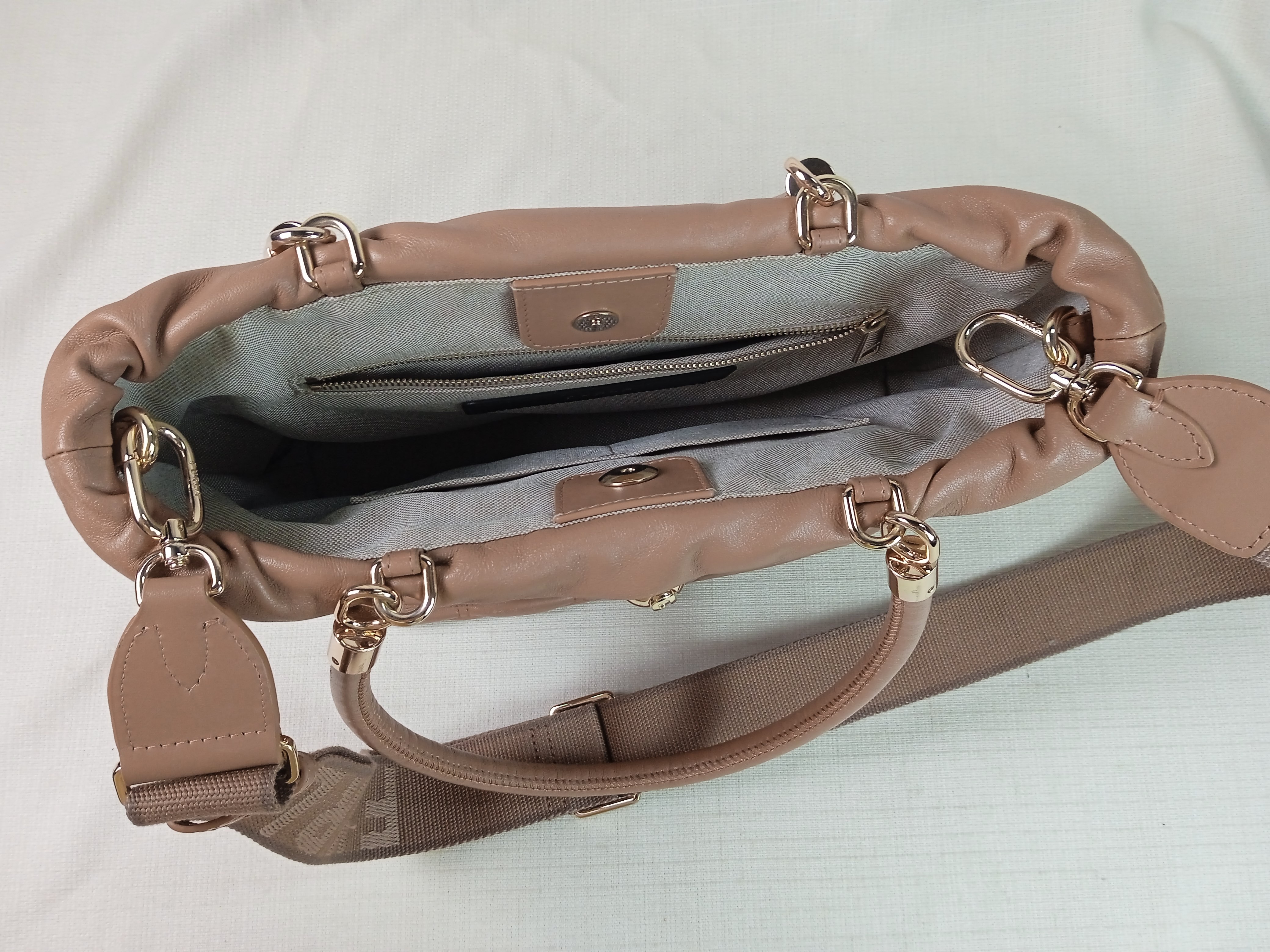 Sac à main FURLA modèle NIDO TOTE couleur Deserto Bon état - Vue 3 - 