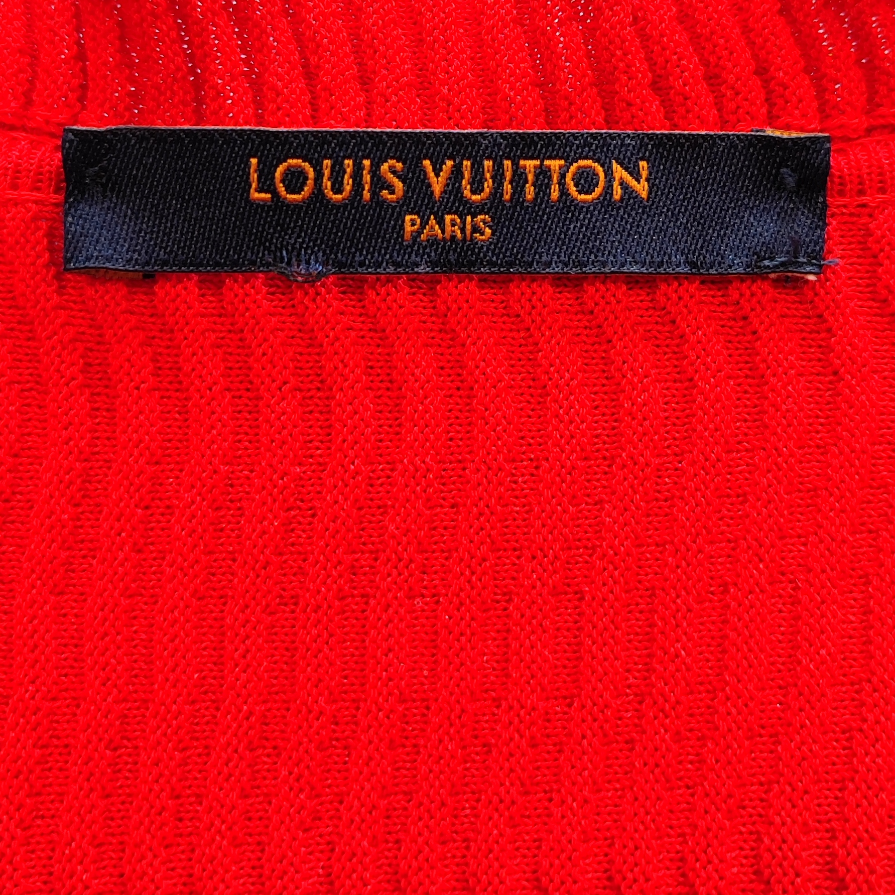 Voir photo 5 de LOUIS VUITTON - Magnifique Robe ajustée rouge en maille - 36/38 - Femme LOUIS VUITTON - Magnifique Robe ajustée rouge en maille - 36/38 - Femme Très bon état - Vue 5 -