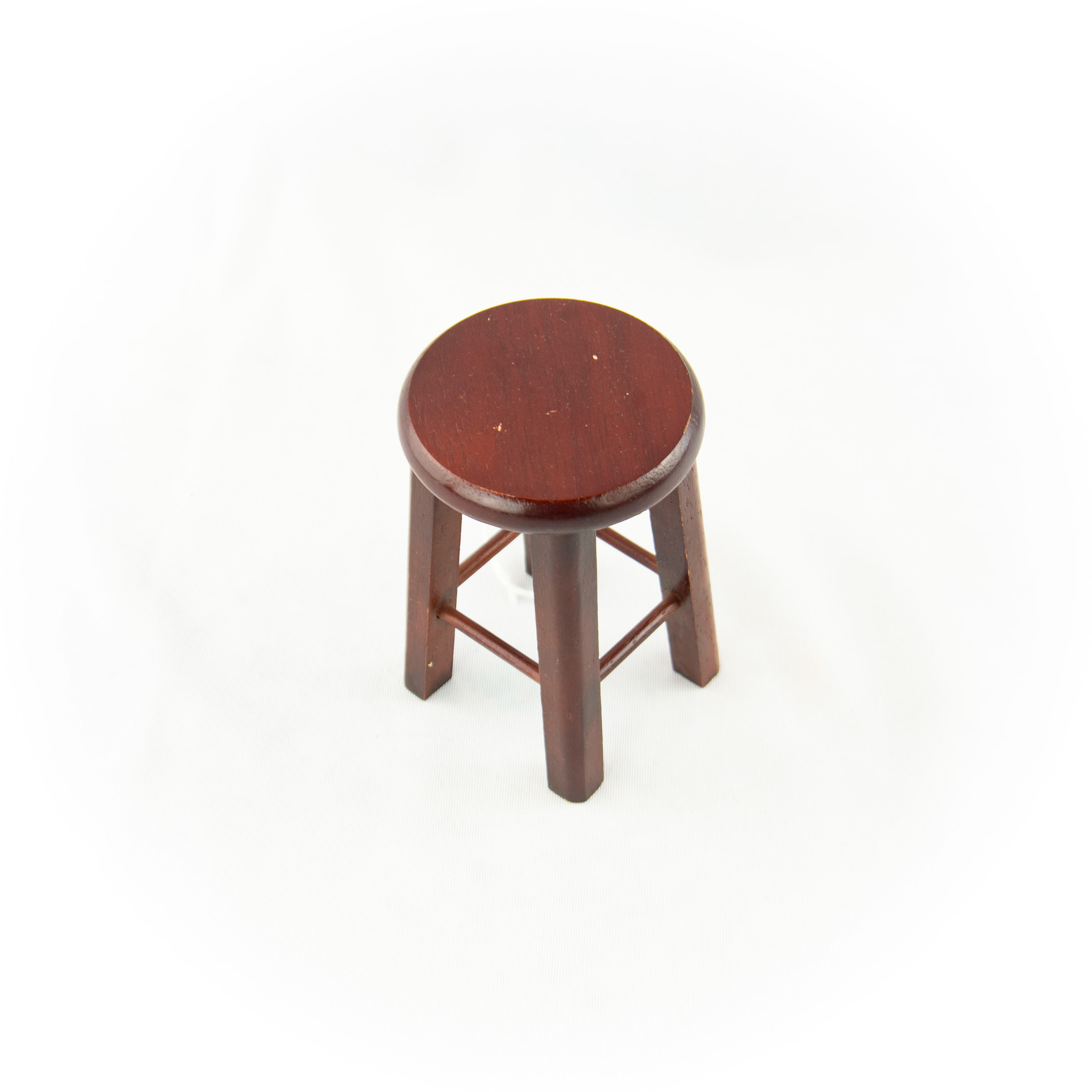 Tabouret en bois rouge de 12cm pour poupées - Photo 2